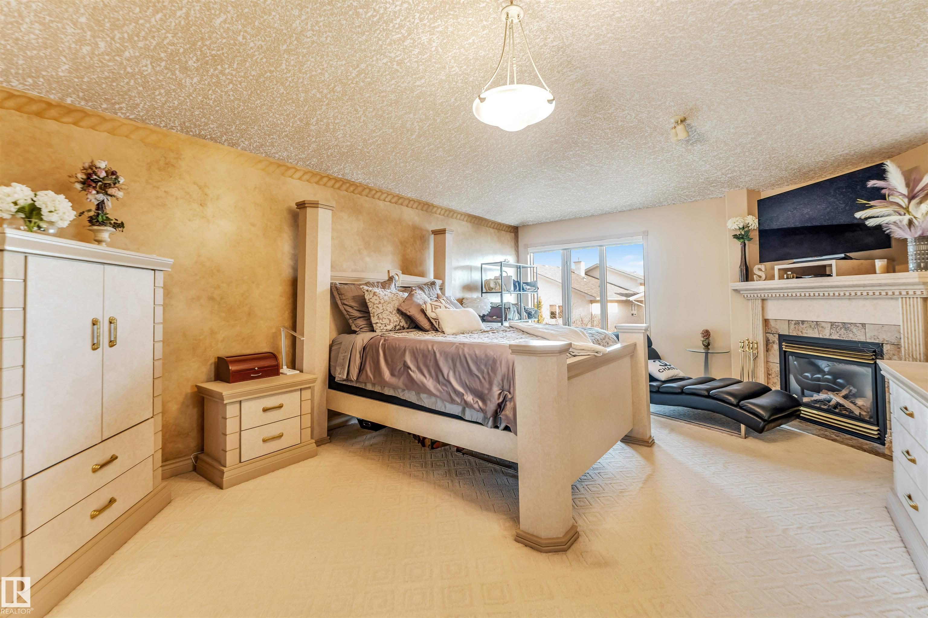 Photo 10 at 8715 160a Avenue NW, Belle Rive, Edmonton