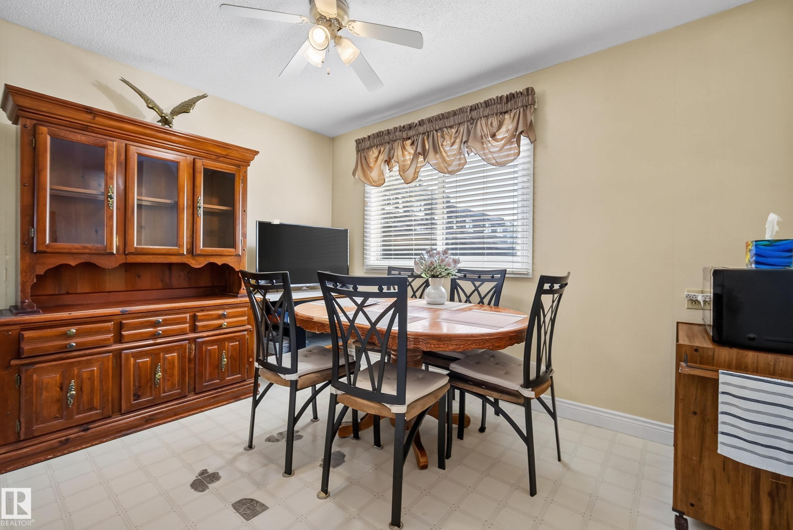 Photo 7 at 117 Mayfair Mews NW, Northmount, Edmonton