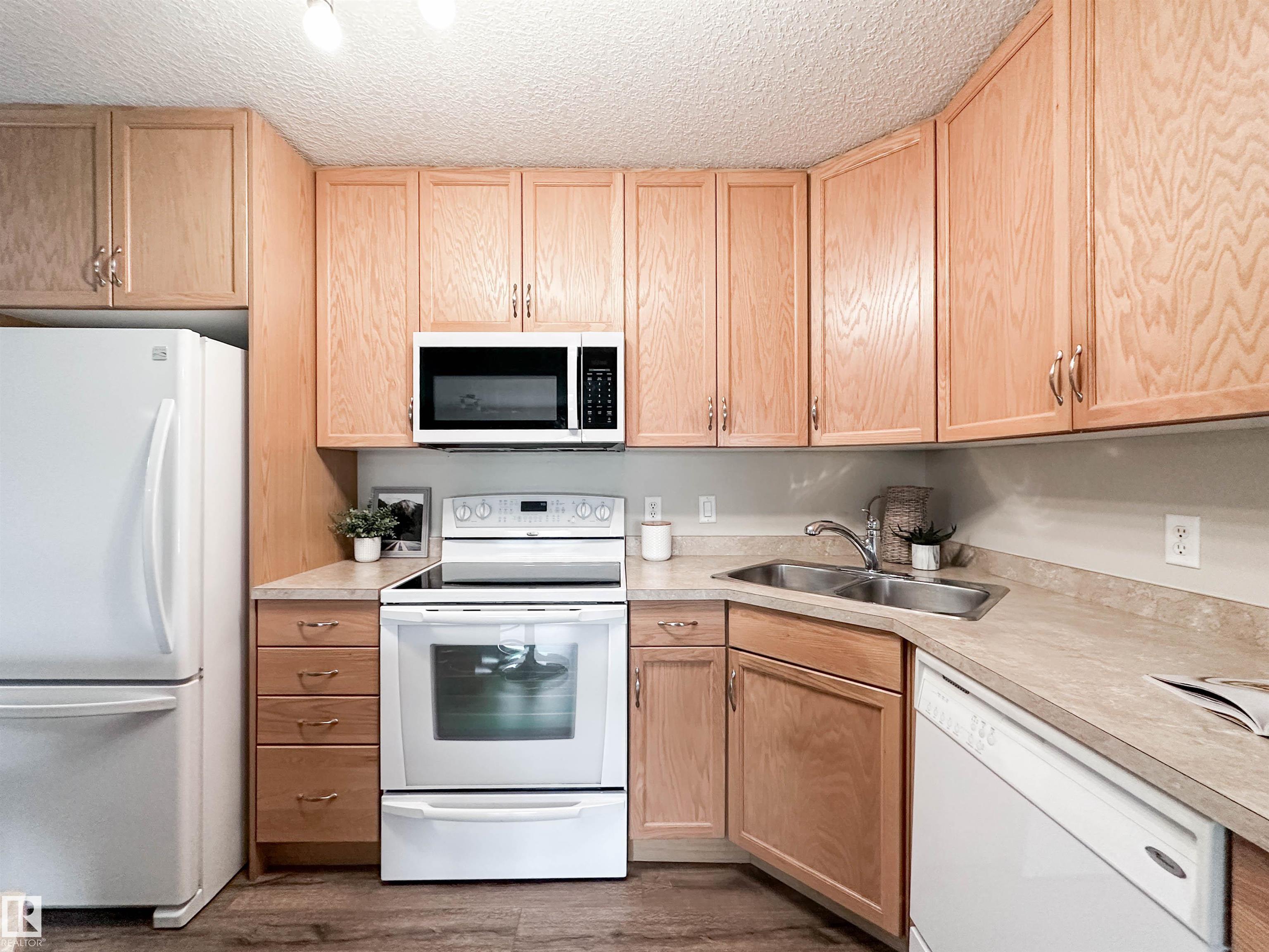 Photo 9 at 140 - 78B Mckenney Avenue, Mission, St. Albert