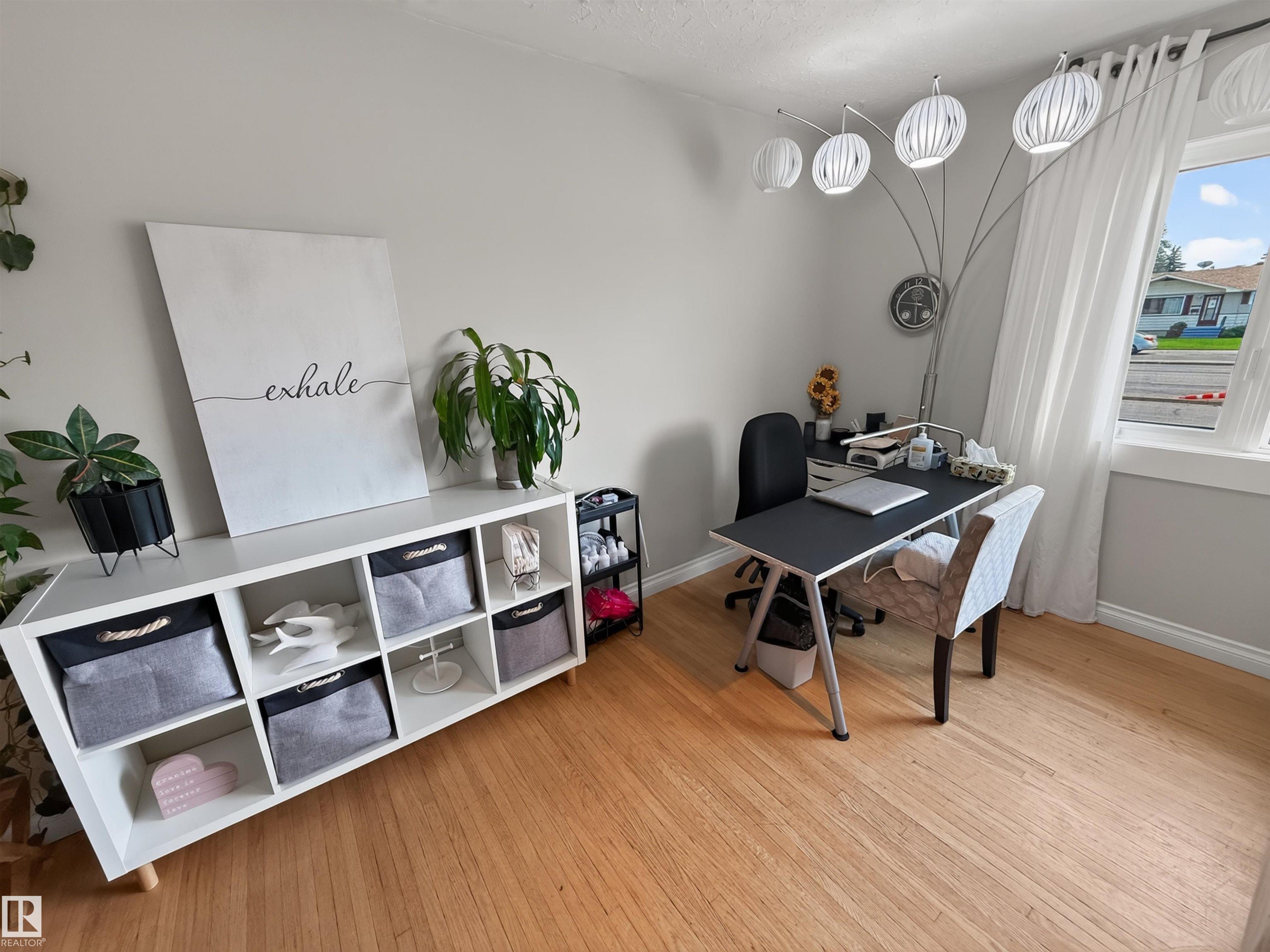 Photo 11 at 16046 95 Avenue NW, Glenwood, Edmonton