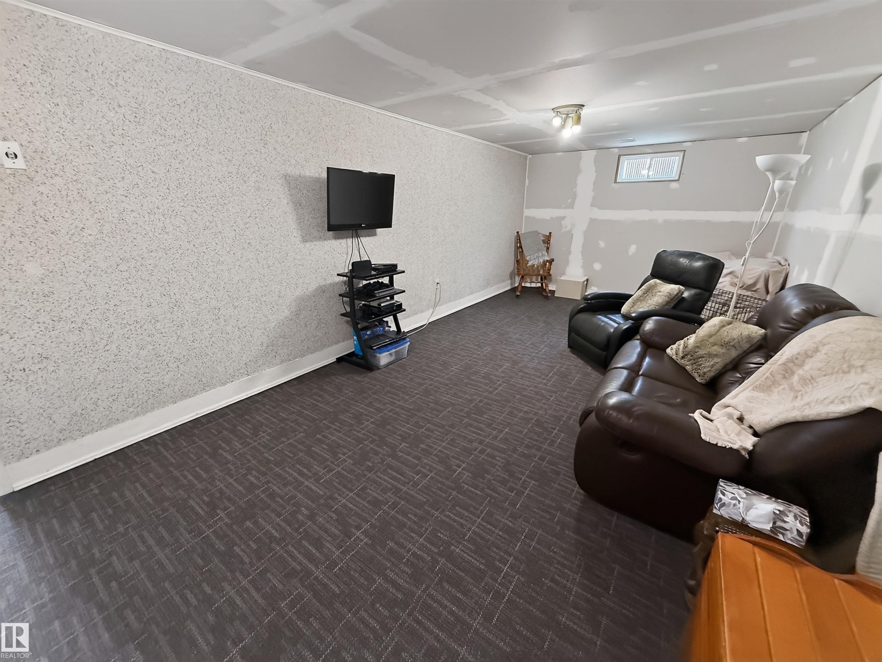 Photo 22 at 16046 95 Avenue NW, Glenwood, Edmonton