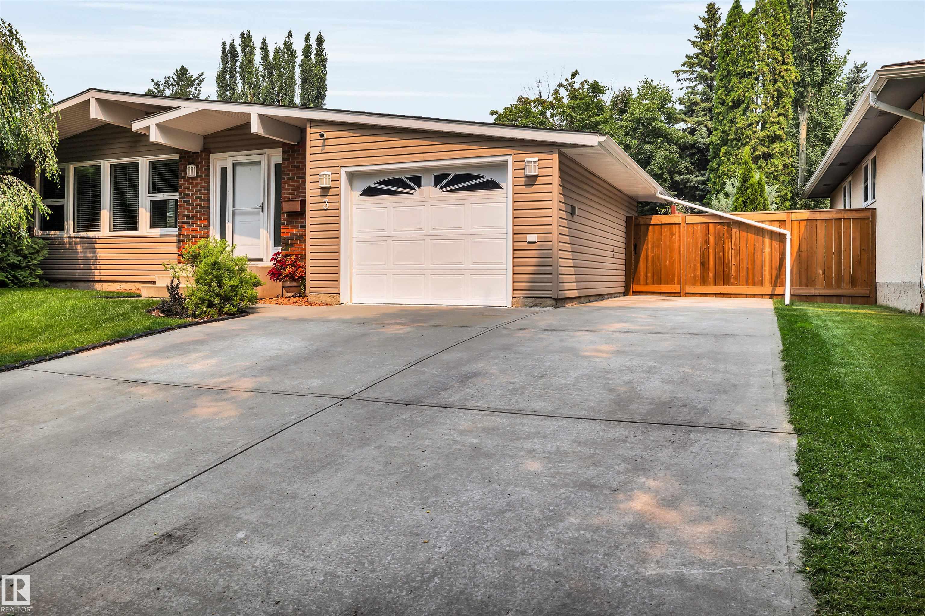 3 Flint Crescent, Forest Lawn, St. Albert
