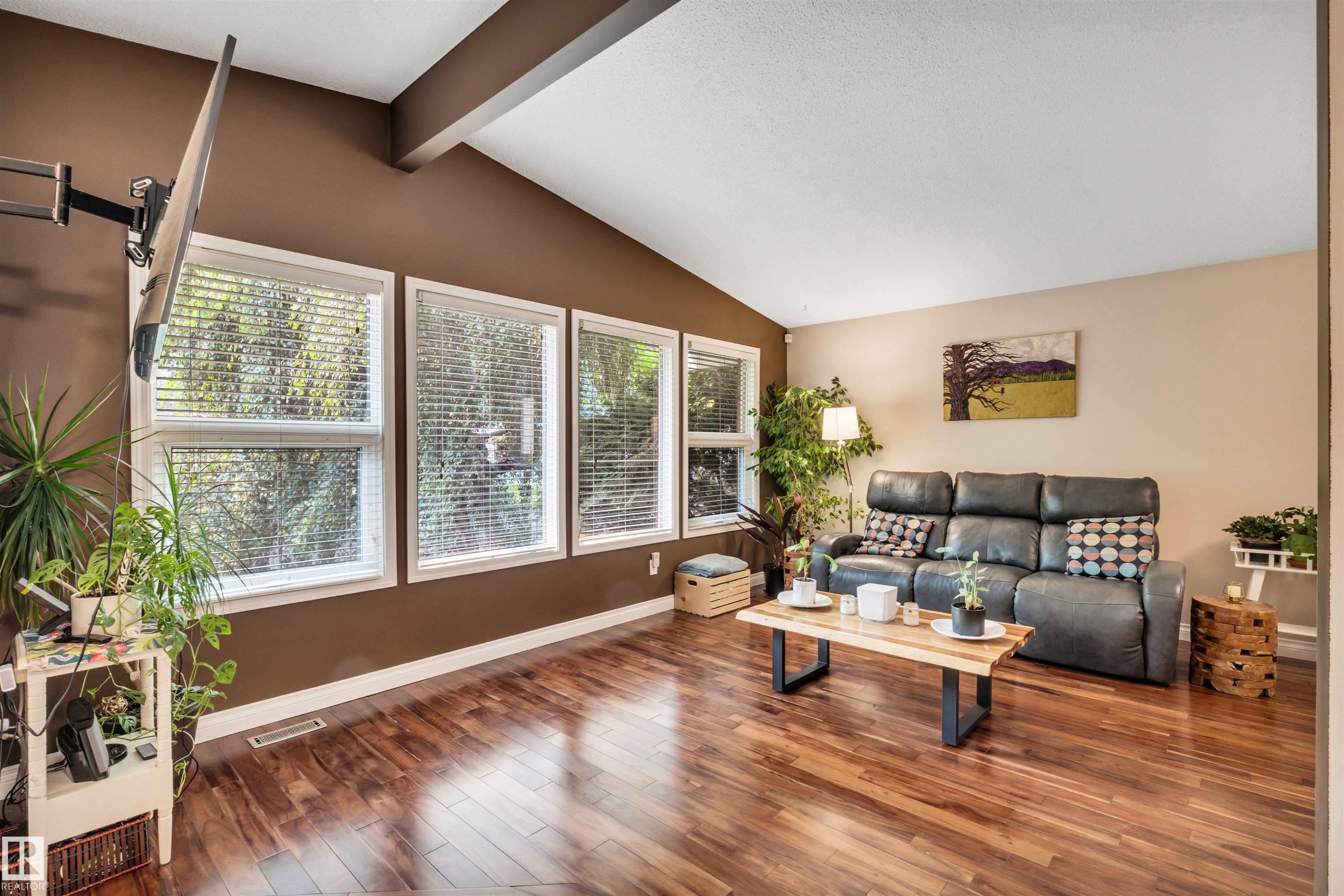 3 Flint Crescent, Forest Lawn, St. Albert
