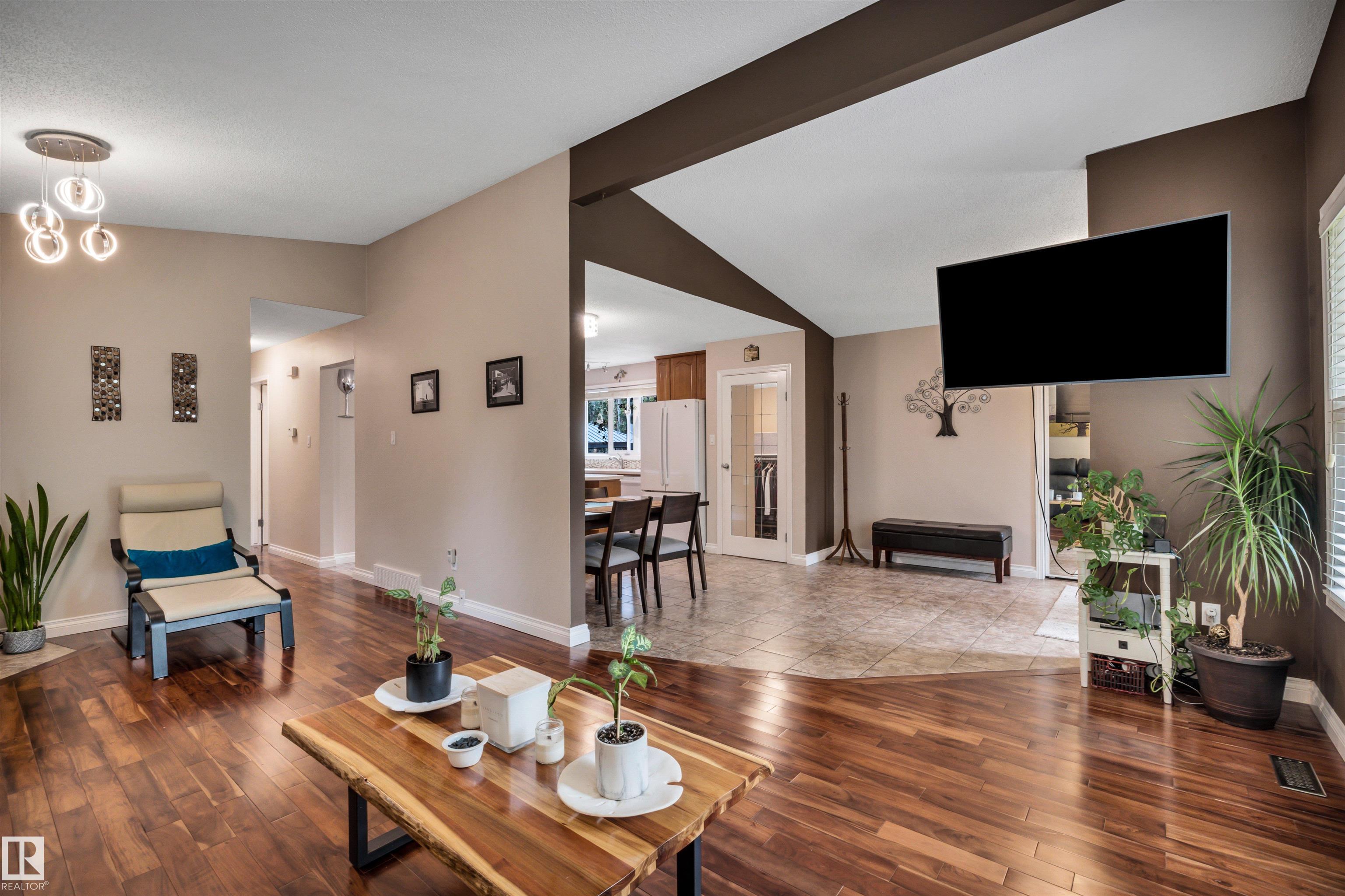 Photo 7 at 3 Flint Crescent, Forest Lawn, St. Albert