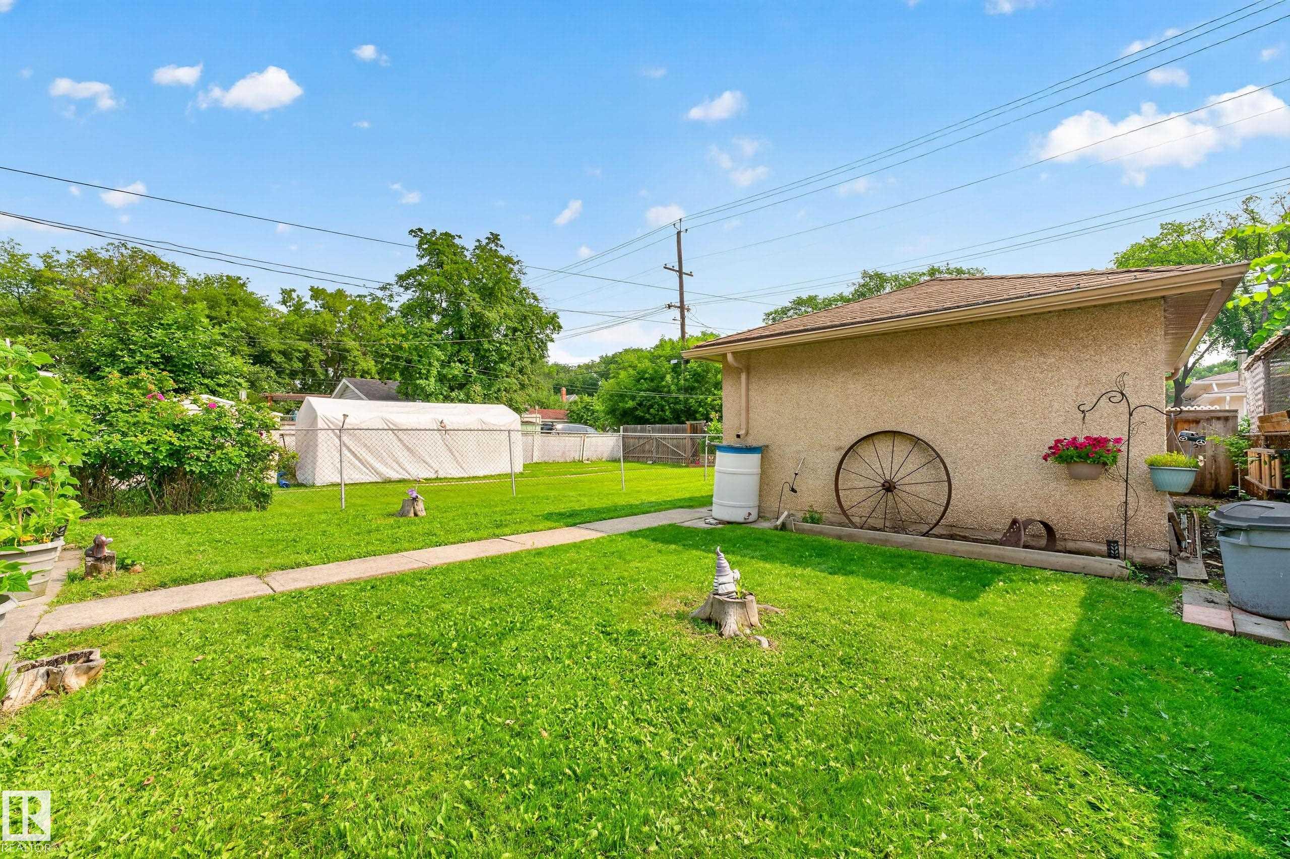 Photo 41 at 11327 91 Street NW, Alberta Avenue, Edmonton