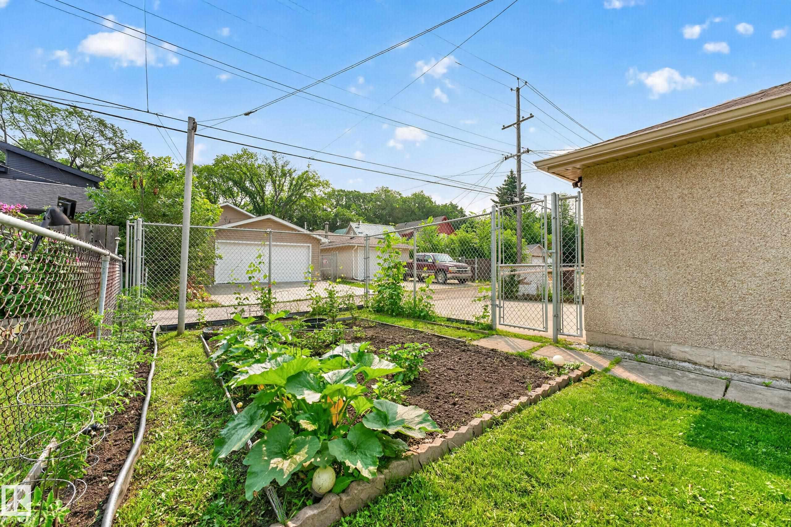 Photo 43 at 11327 91 Street NW, Alberta Avenue, Edmonton