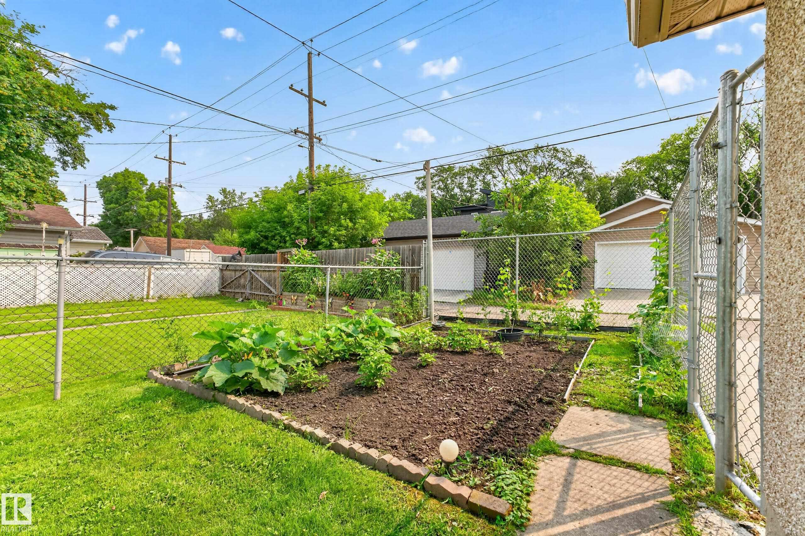 Photo 44 at 11327 91 Street NW, Alberta Avenue, Edmonton
