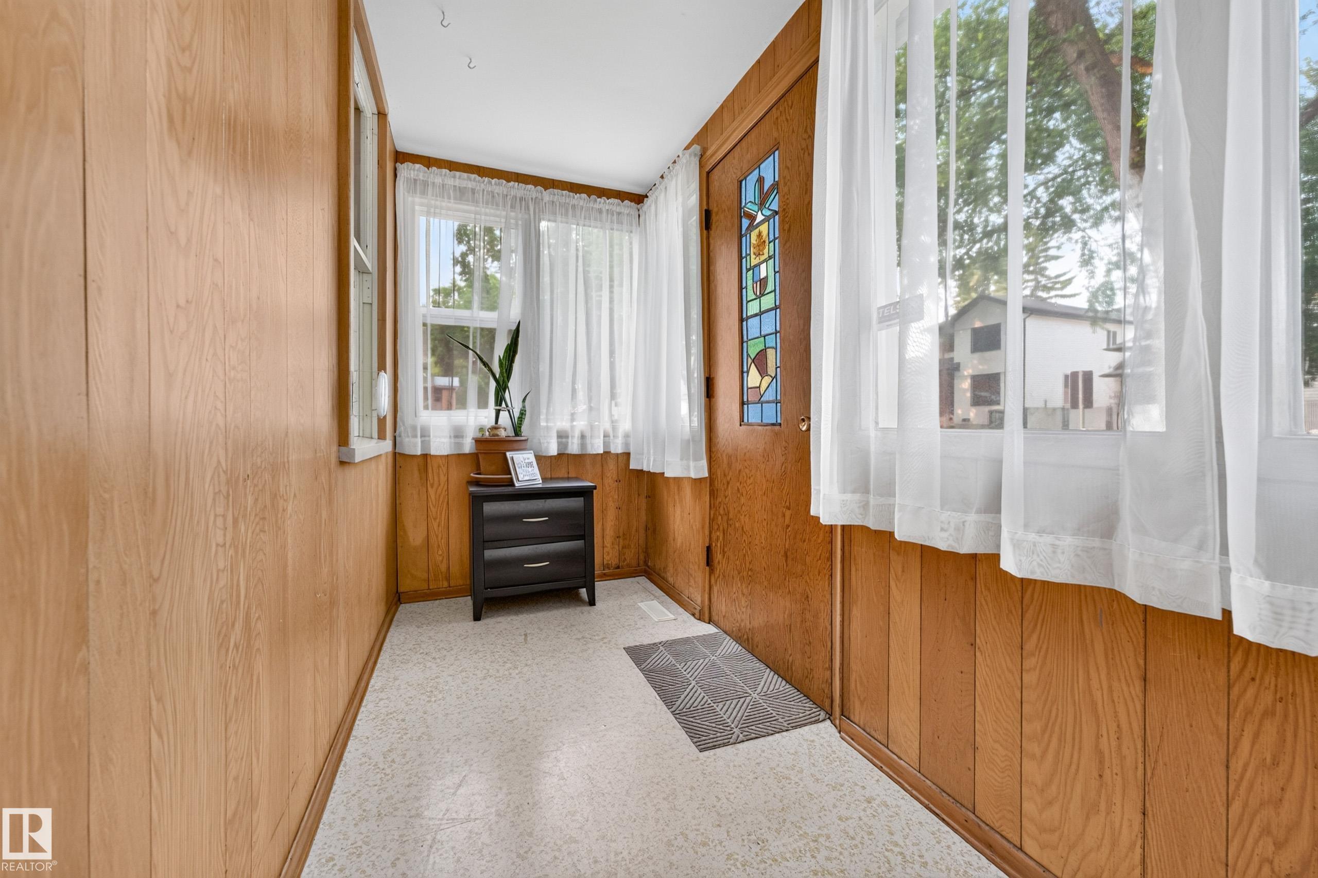 Photo 6 at 11327 91 Street NW, Alberta Avenue, Edmonton