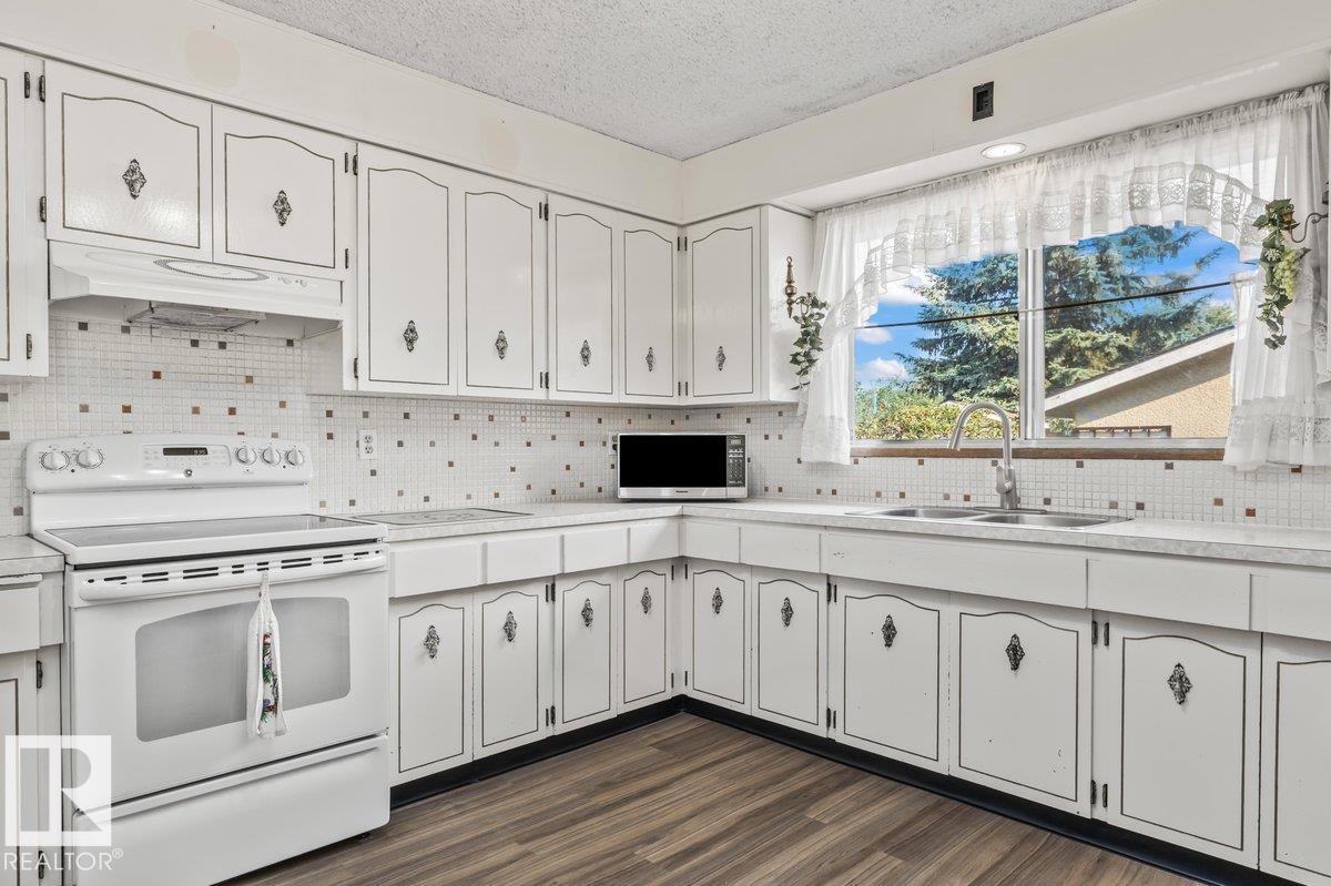 Photo 11 at 6708 31 Avenue NW, Kameyosek, Edmonton