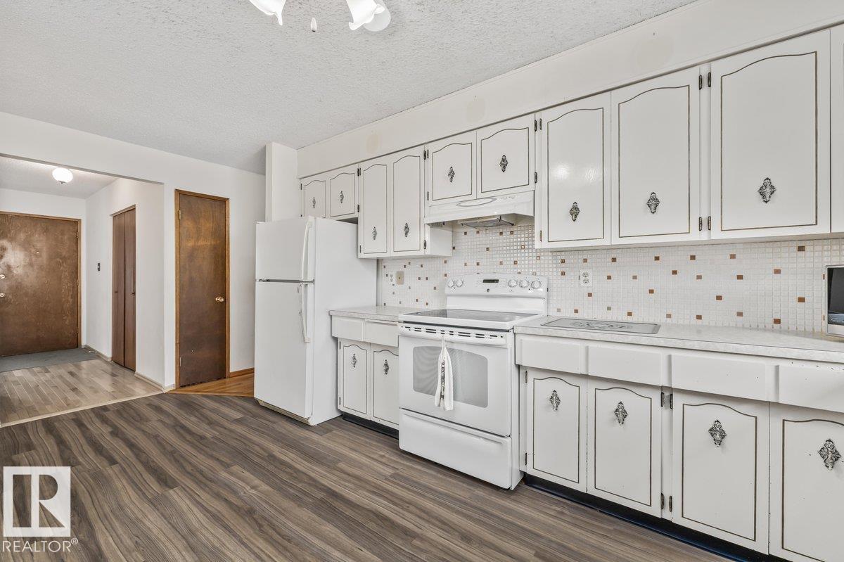 Photo 10 at 6708 31 Avenue NW, Kameyosek, Edmonton
