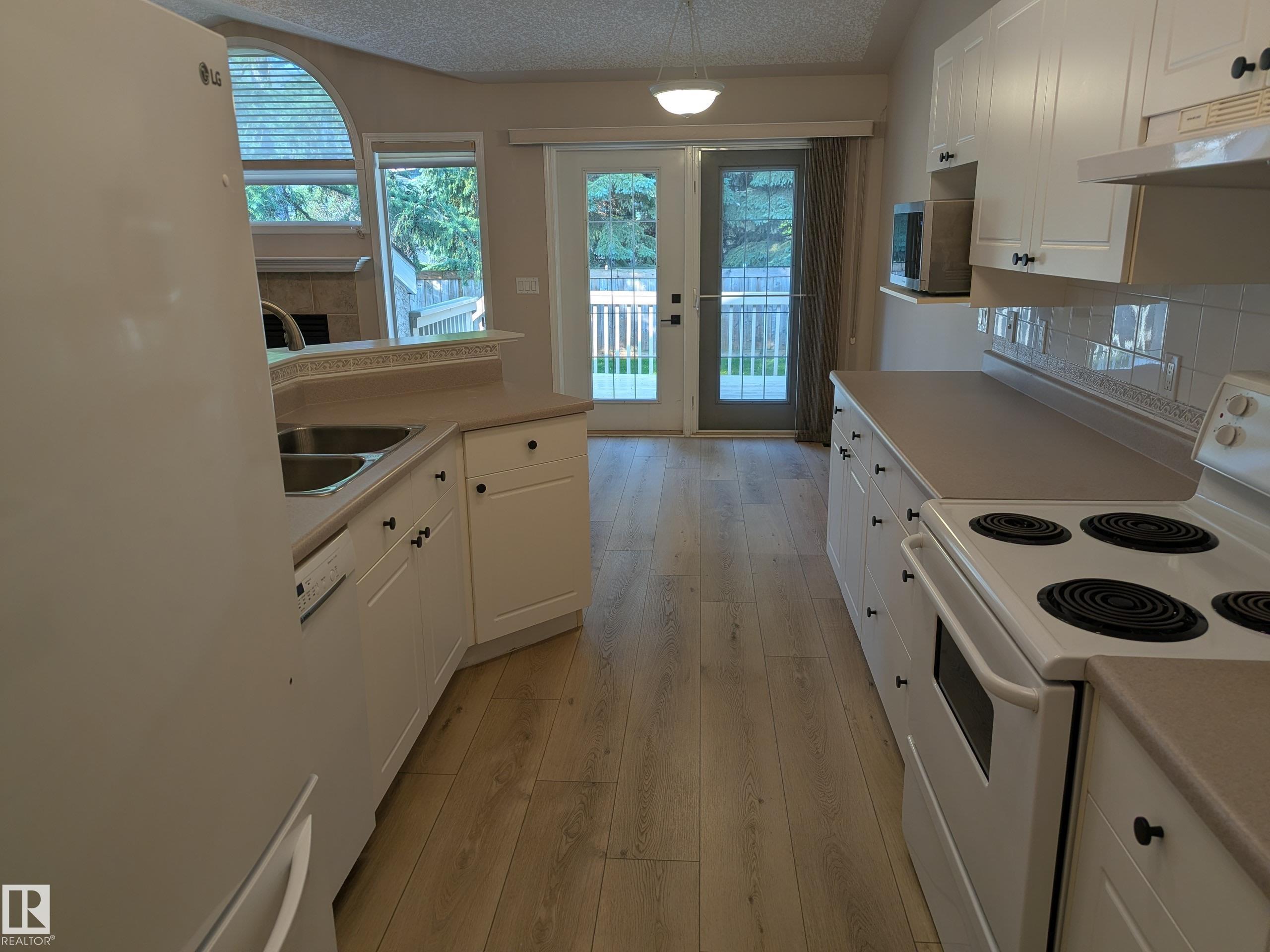 Photo 9 at 211 Youville Drive E NW, Tawa, Edmonton