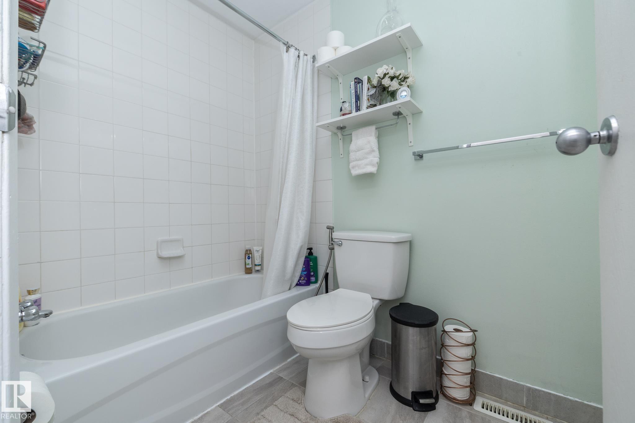 Photo 12 at 4617 35 Avenue NW, Minchau, Edmonton