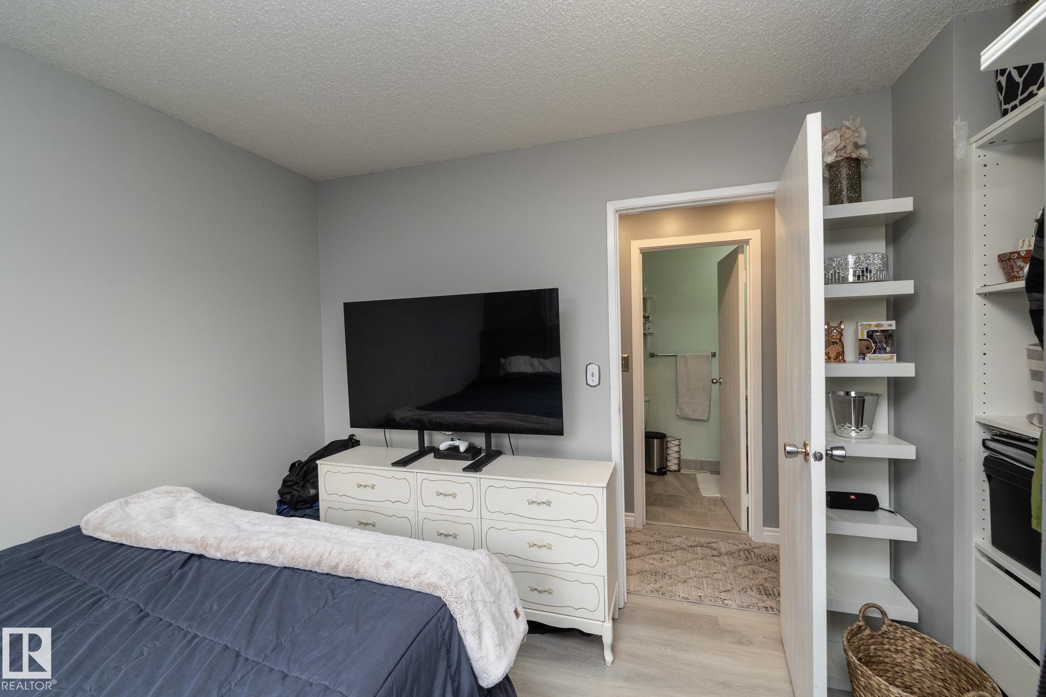 Photo 18 at 4617 35 Avenue NW, Minchau, Edmonton