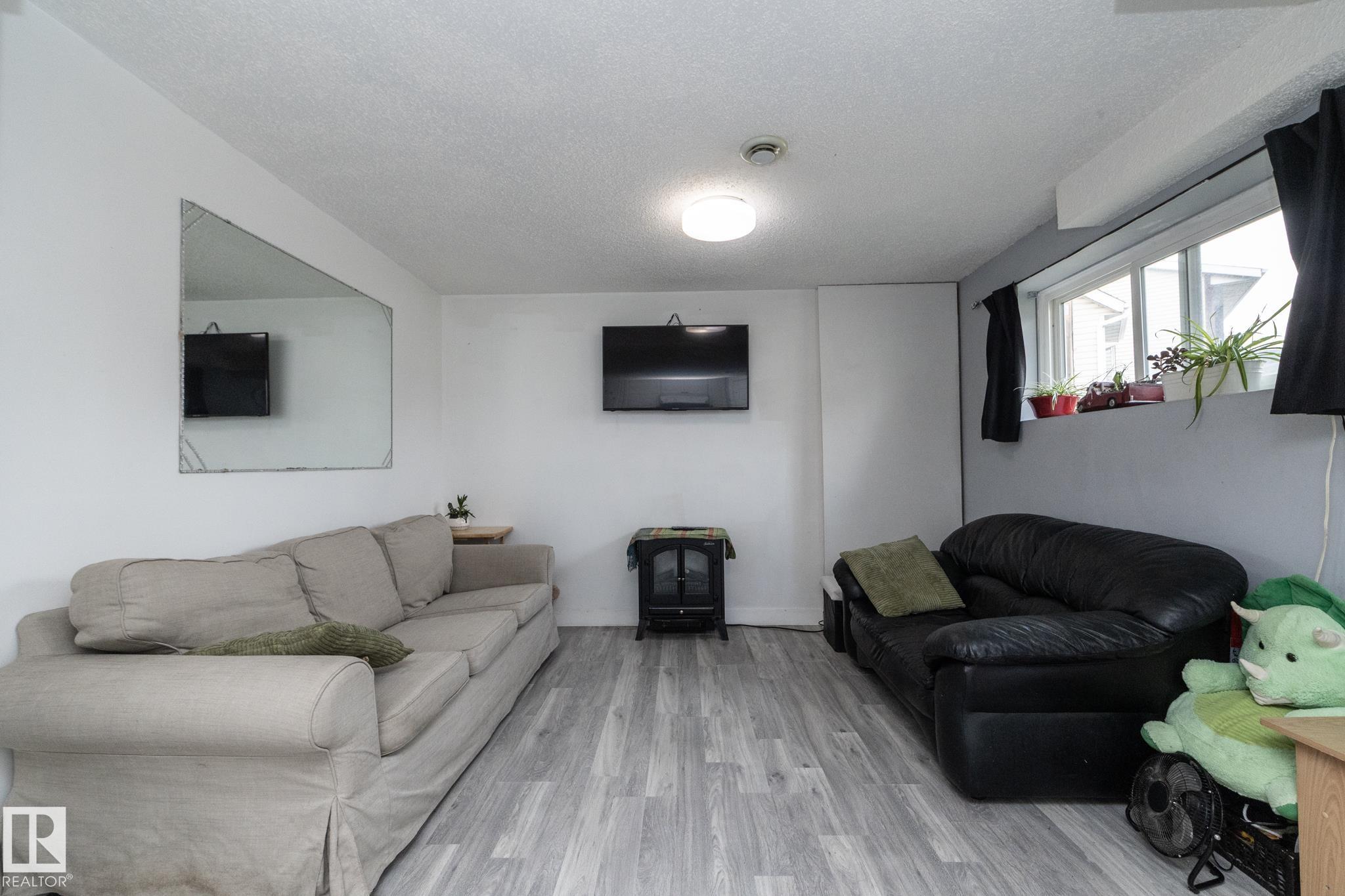 Photo 22 at 4617 35 Avenue NW, Minchau, Edmonton