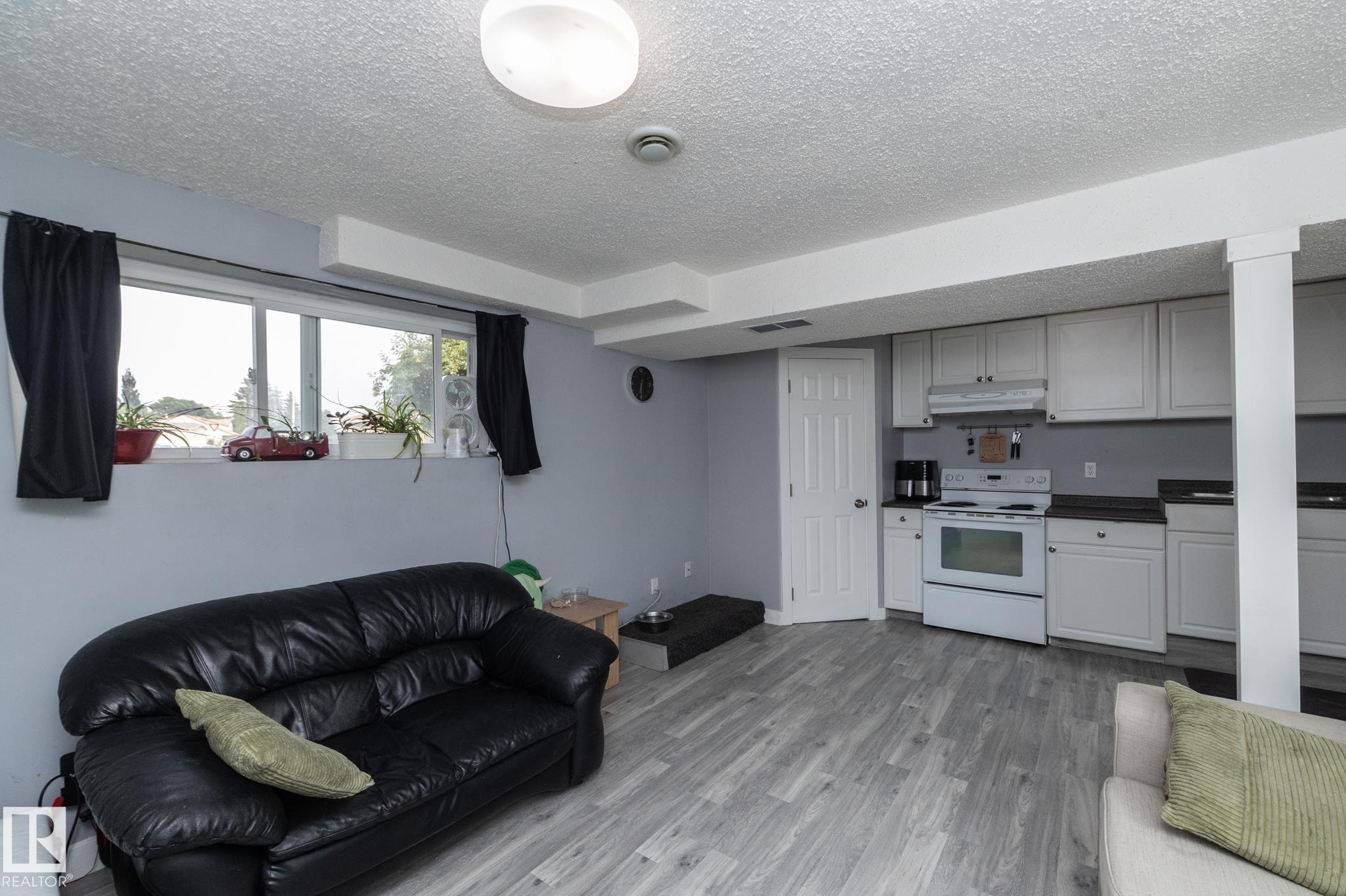 Photo 23 at 4617 35 Avenue NW, Minchau, Edmonton