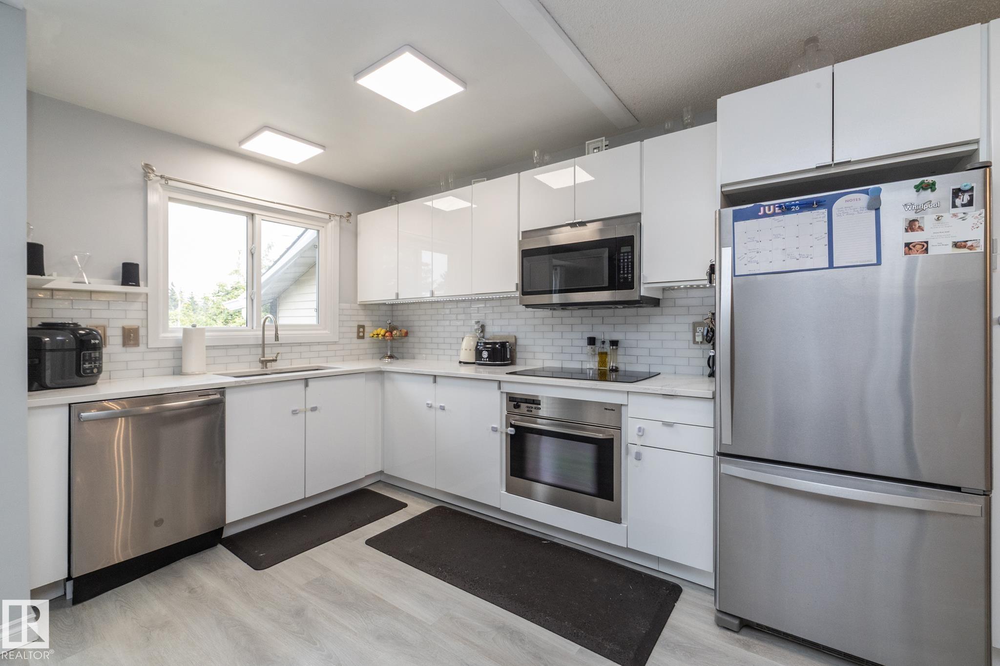 Photo 8 at 4617 35 Avenue NW, Minchau, Edmonton