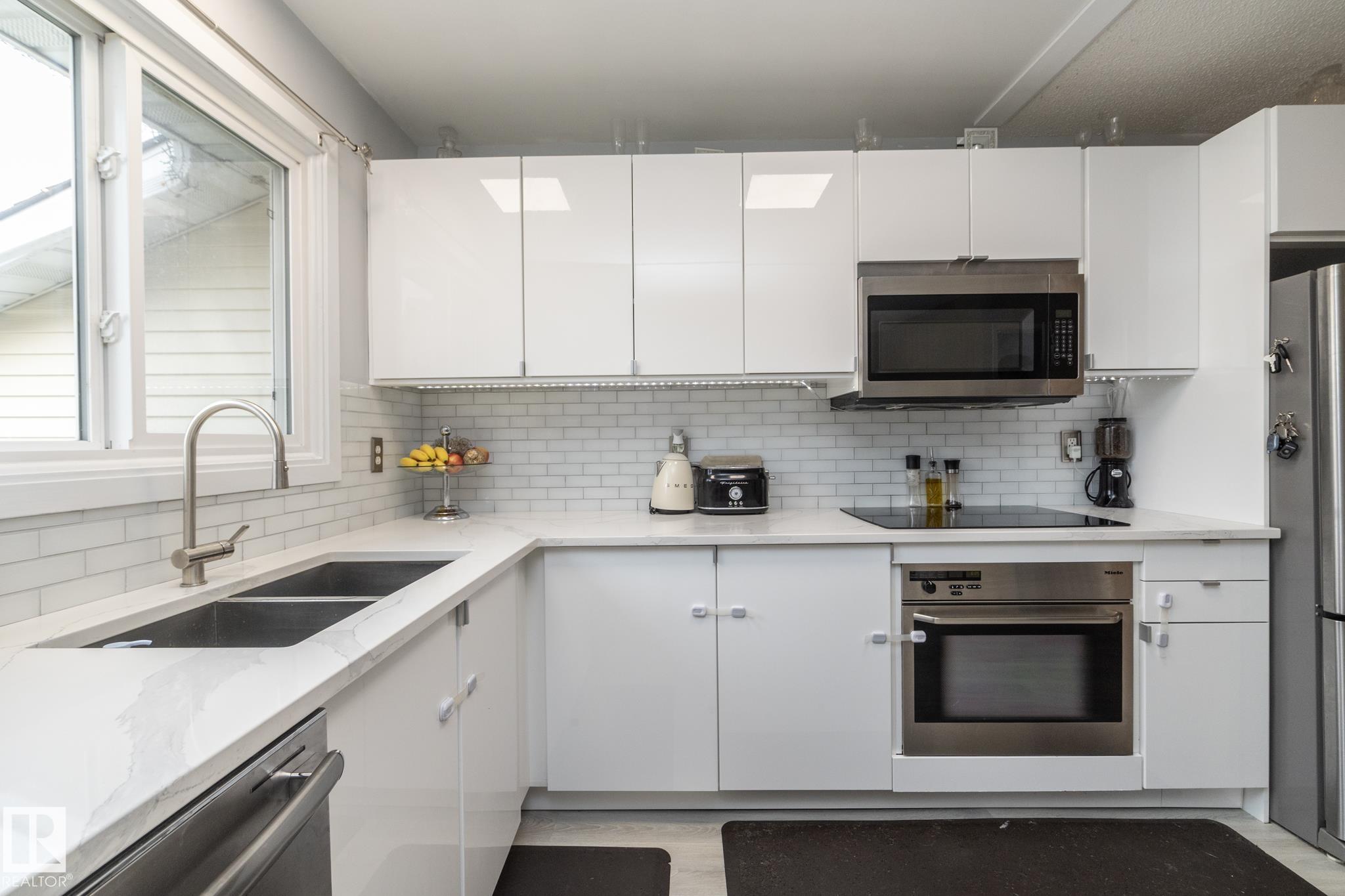 Photo 9 at 4617 35 Avenue NW, Minchau, Edmonton