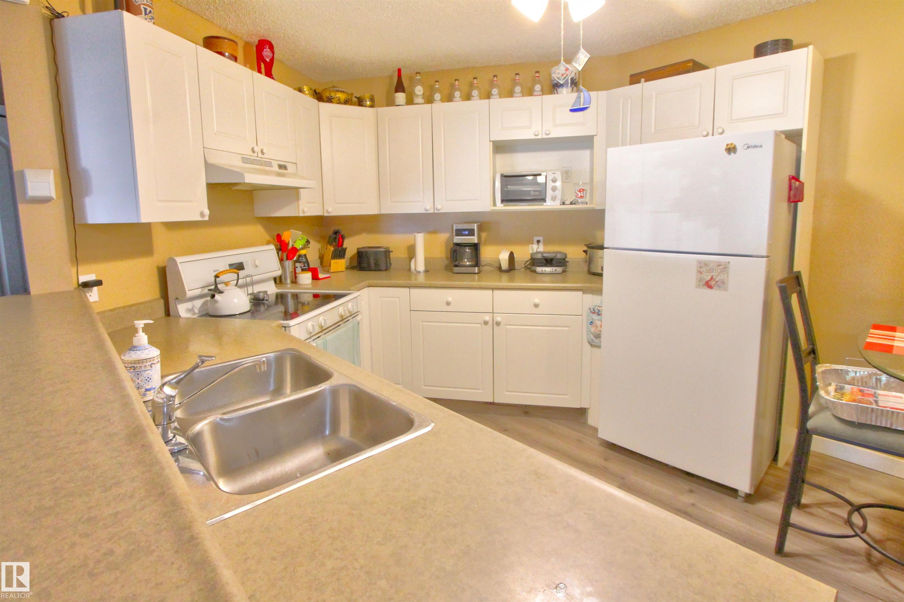 Photo 7 at 106 - 2 Alpine Boulevard, Akinsdale, St. Albert