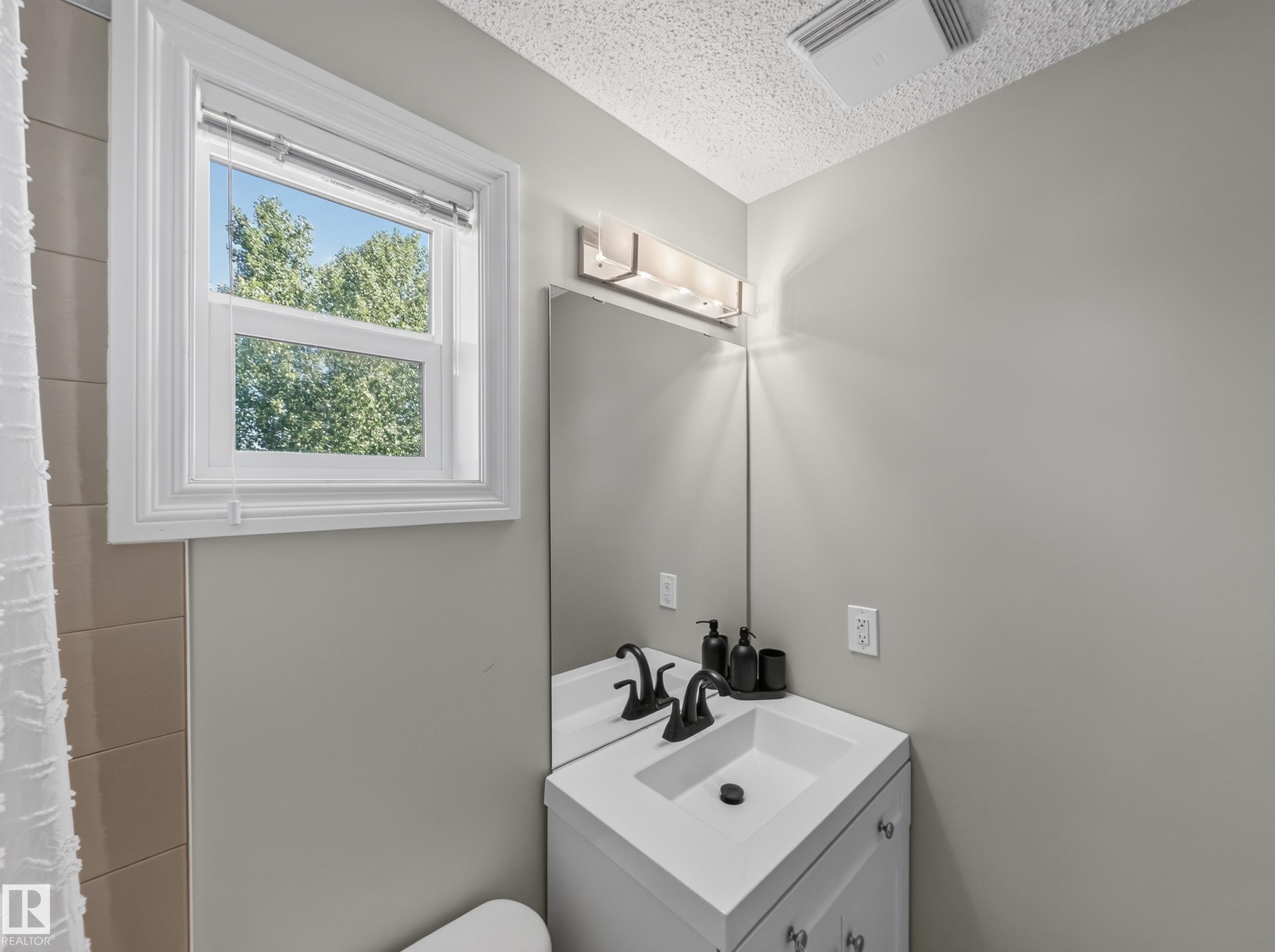 Photo 44 at 44 - 12050 17 Avenue SW, Rutherford, Edmonton