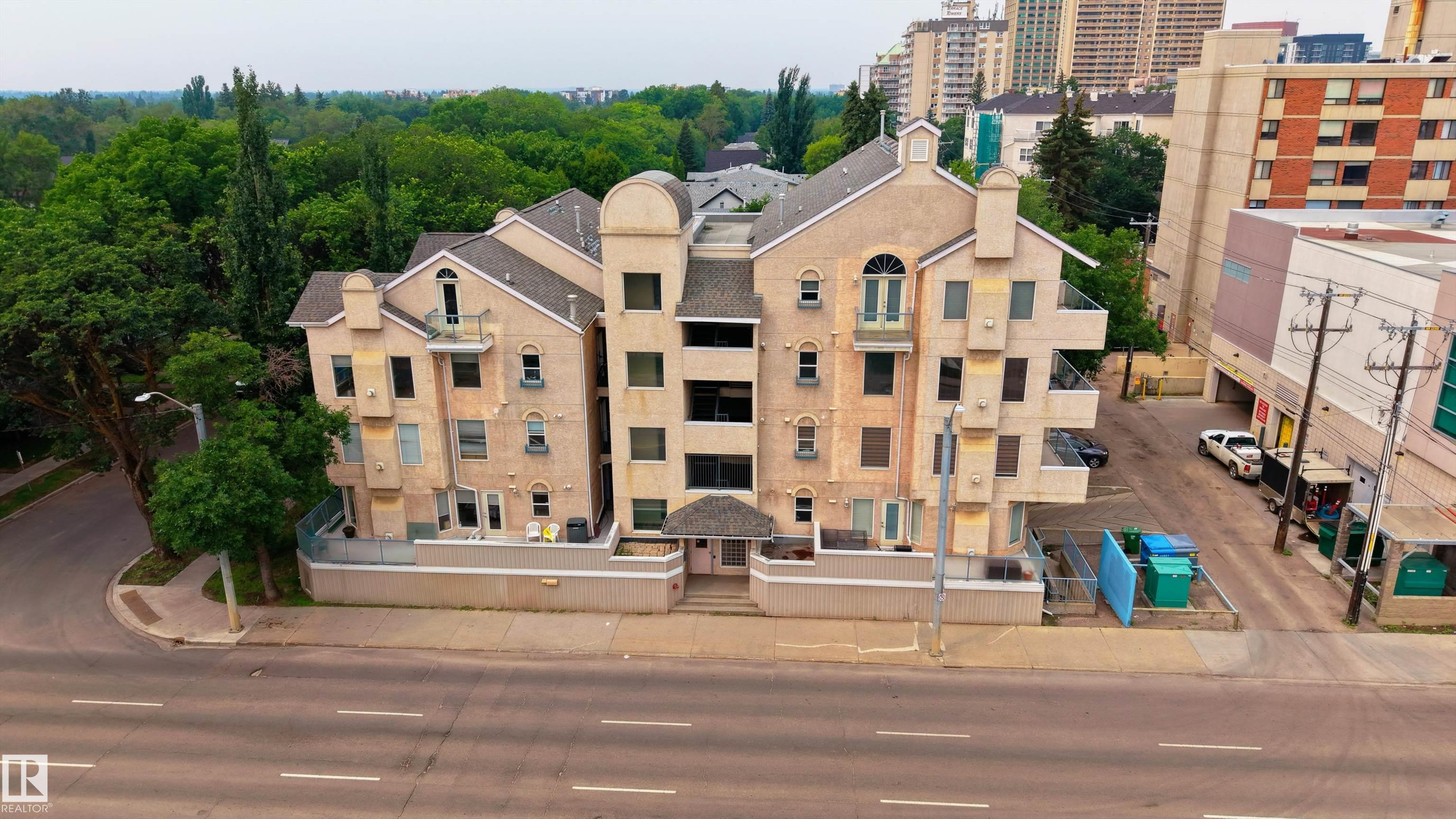 #301 8108 109 ST NW, Edmonton, AB T6G 2V7