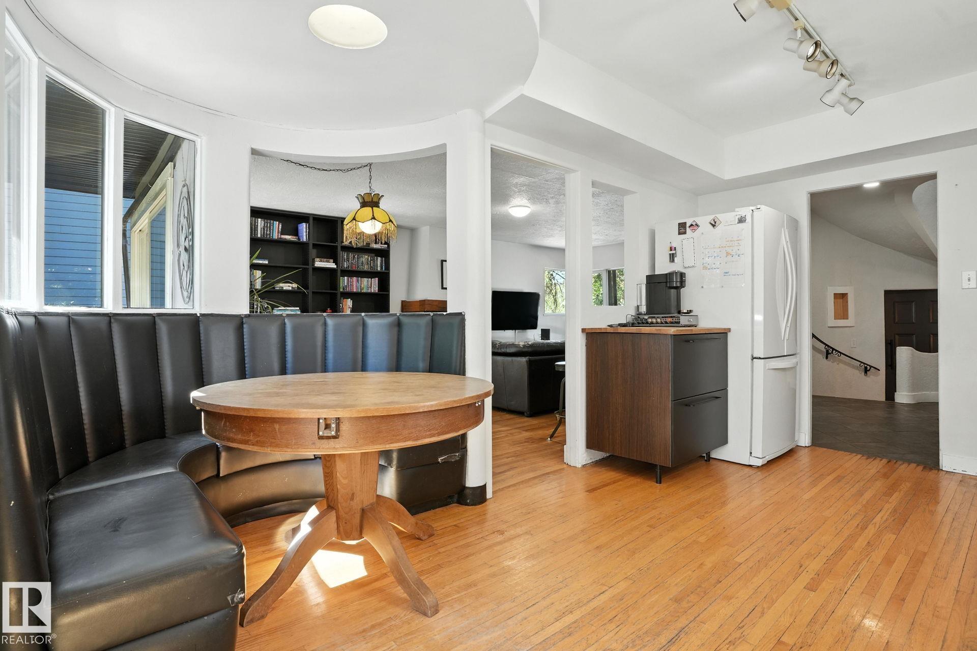 Photo 13 at 5406 110 Street NW, Pleasantview, Edmonton