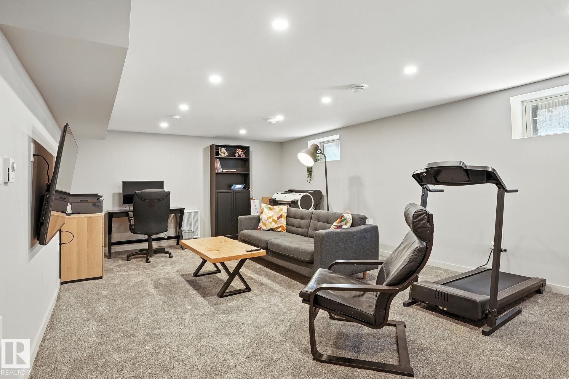 Photo 36 at 5406 110 Street NW, Pleasantview, Edmonton
