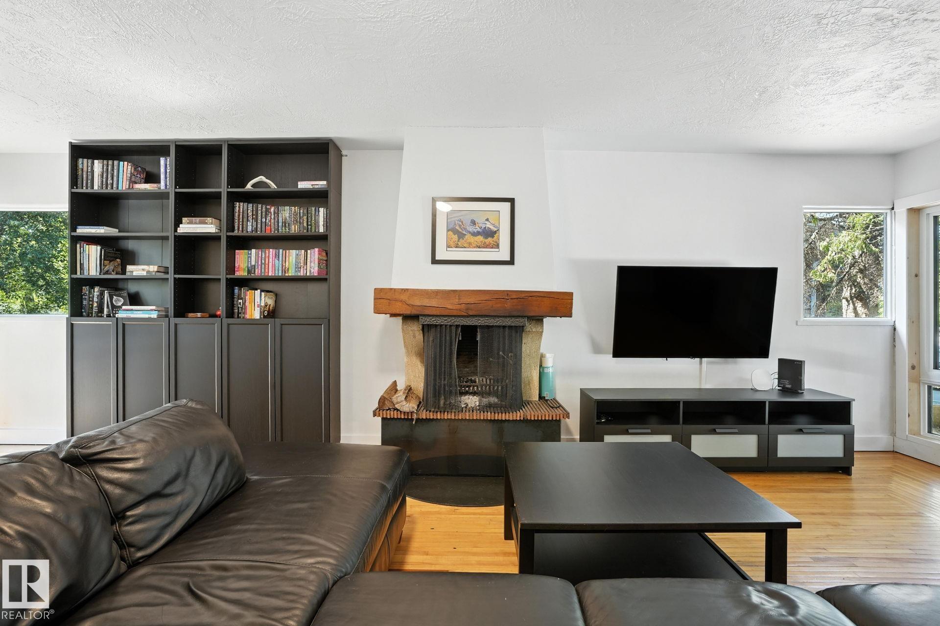Photo 7 at 5406 110 Street NW, Pleasantview, Edmonton