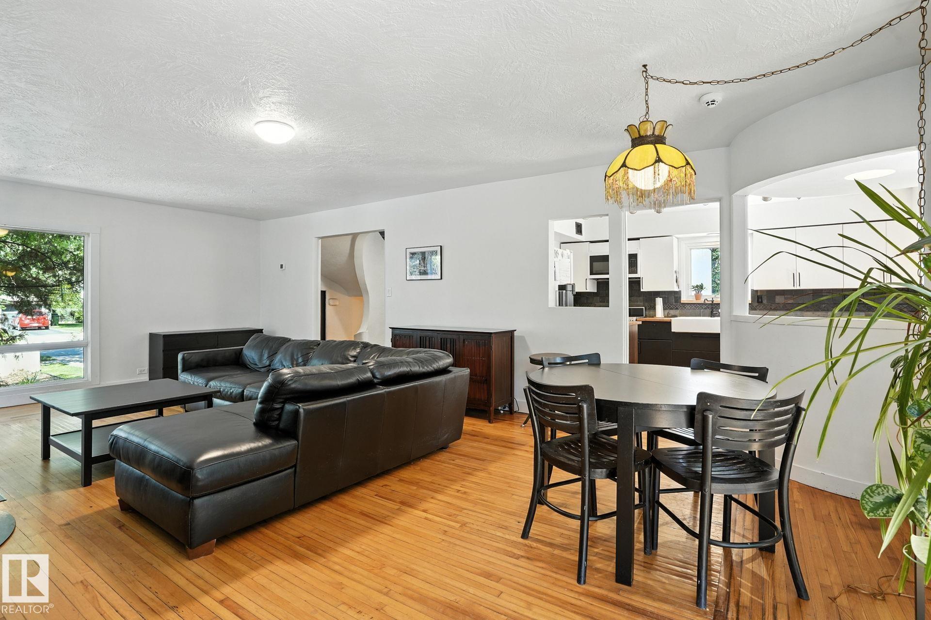 Photo 9 at 5406 110 Street NW, Pleasantview, Edmonton