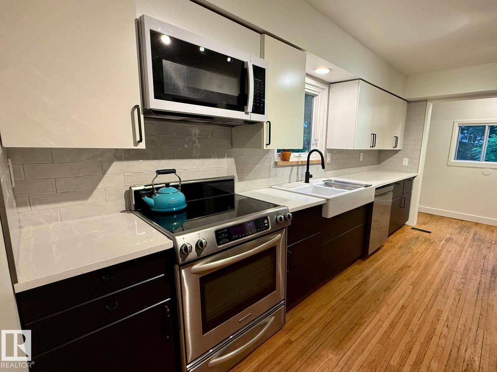 Photo 10 at 5406 110 Street NW, Pleasantview, Edmonton