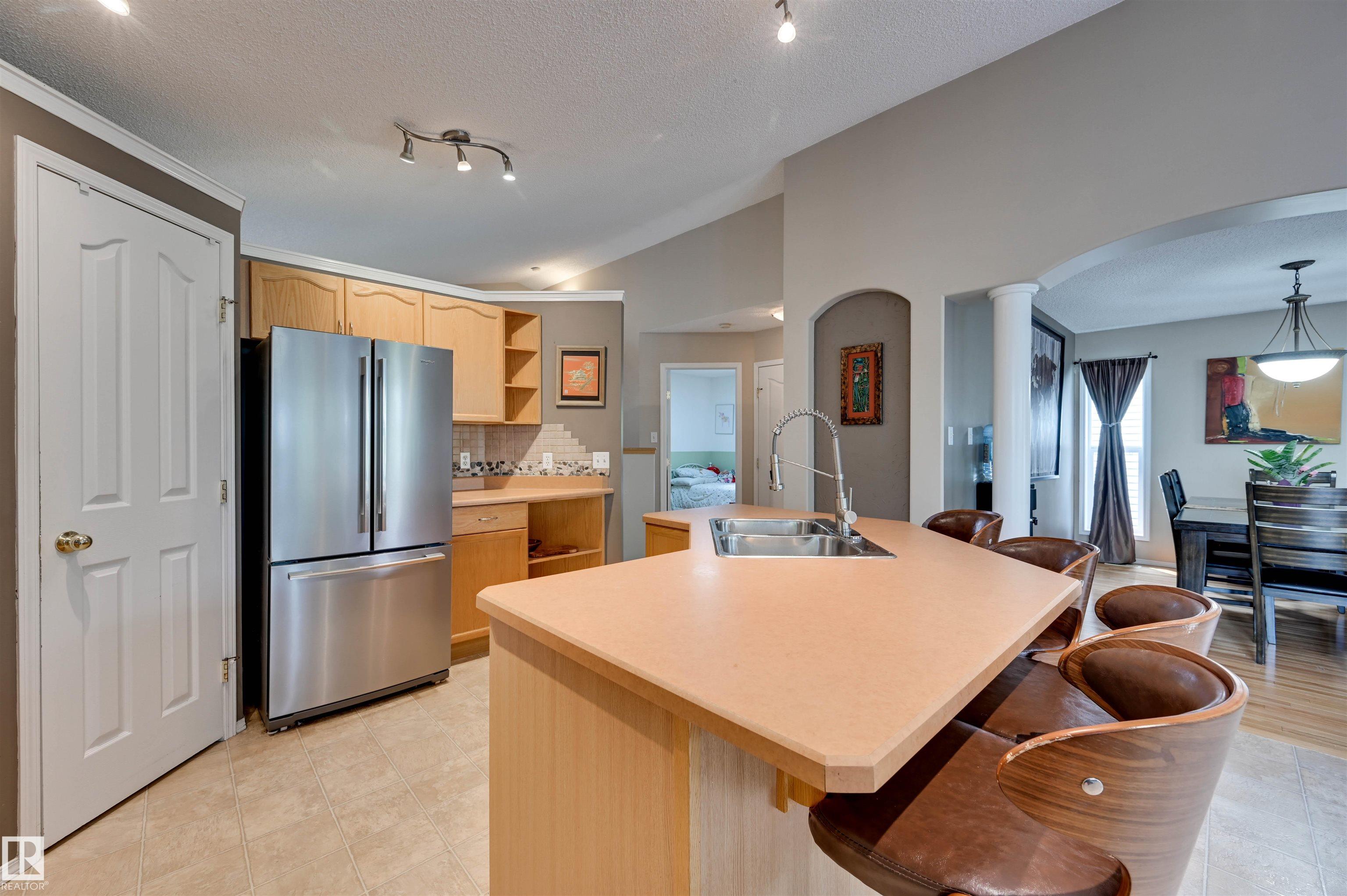 Photo 8 at 1524 Breckenridge Close NW, Breckenridge Greens, Edmonton