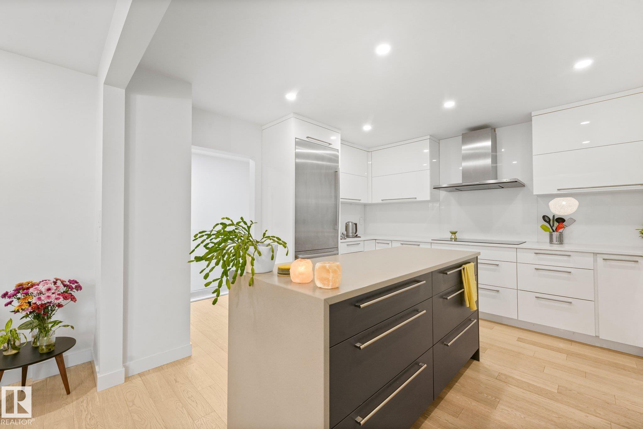 Photo 11 at 14128 98 Avenue NW, Crestwood, Edmonton