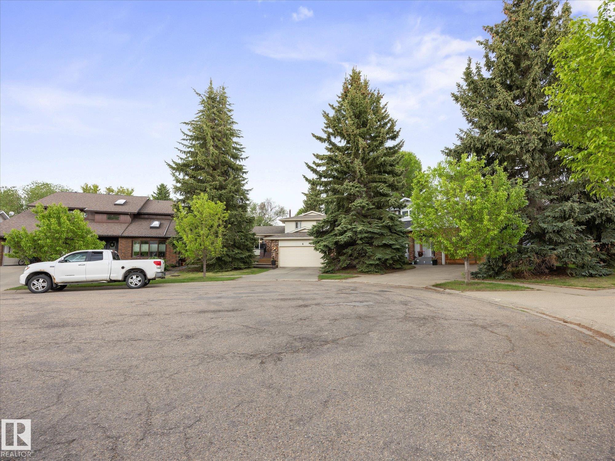 4 Lovatt Place, Lacombe Park, St. Albert