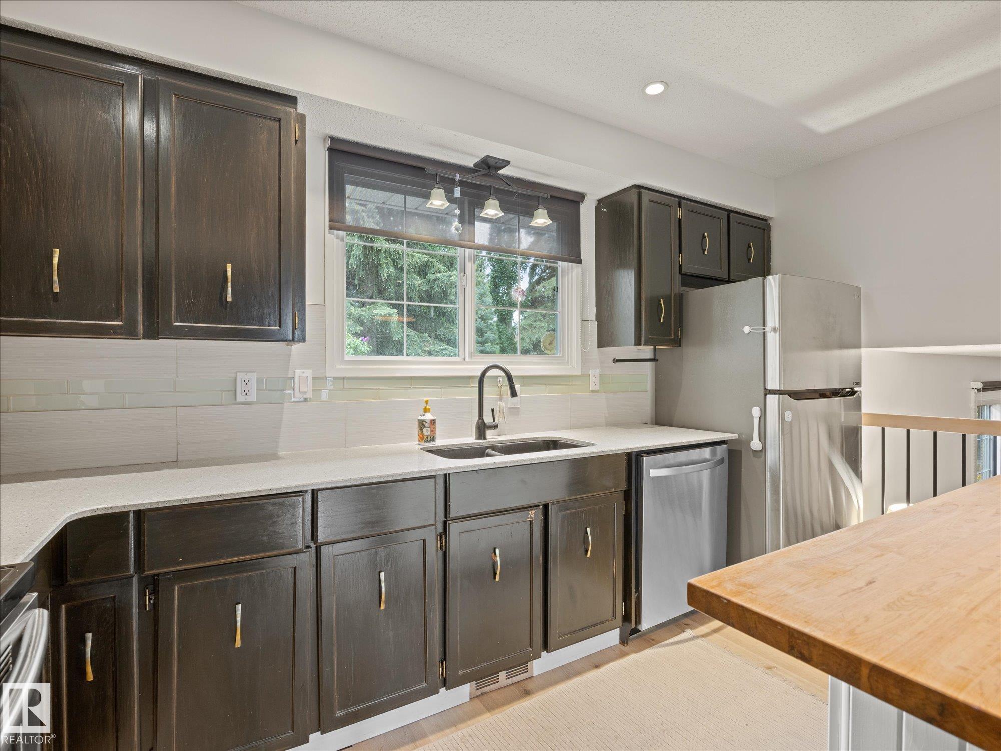 Photo 13 at 4 Lovatt Place, Lacombe Park, St. Albert
