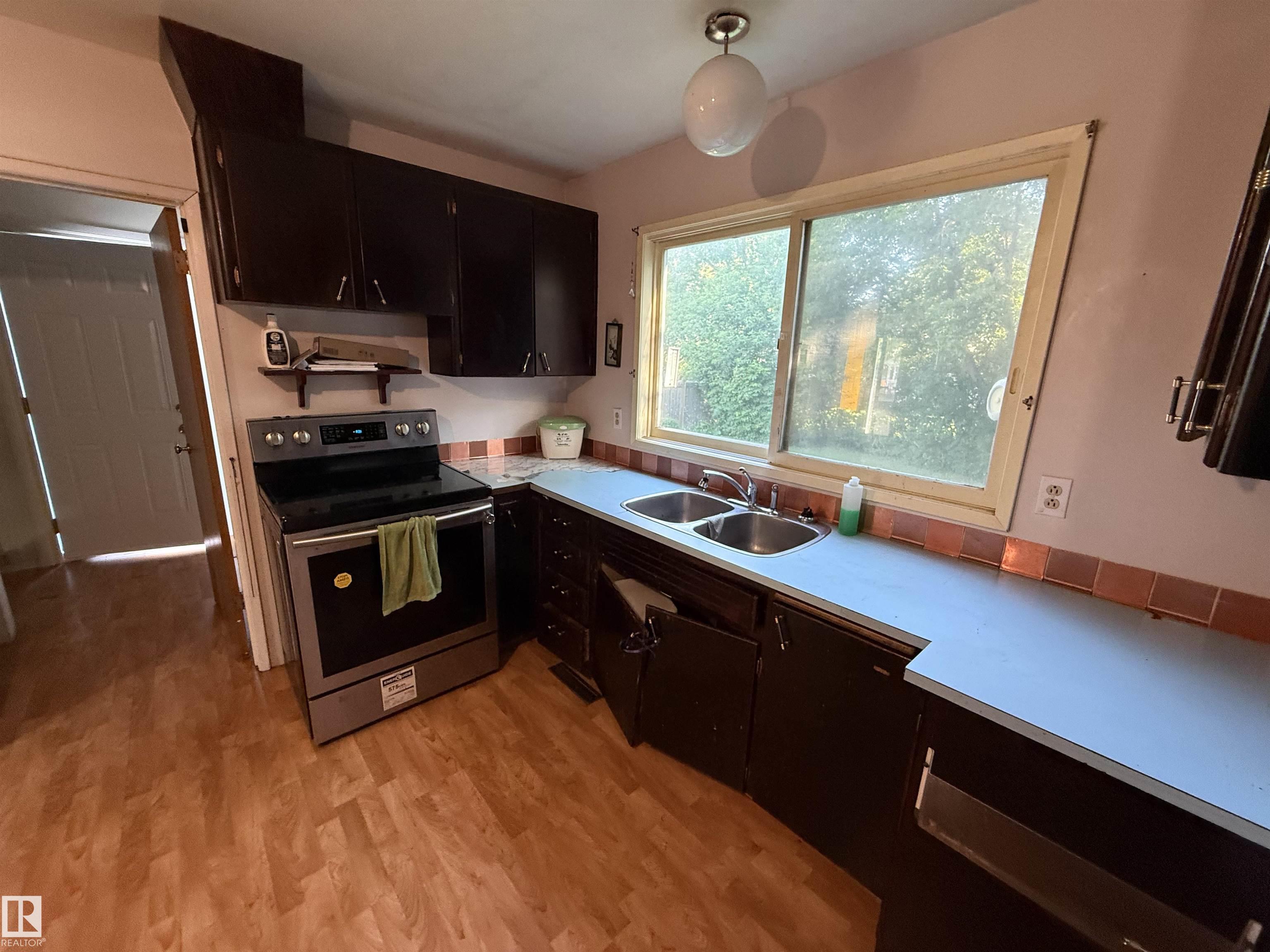 Photo 9 at 14 Gillian Crescent, Grandin, St. Albert