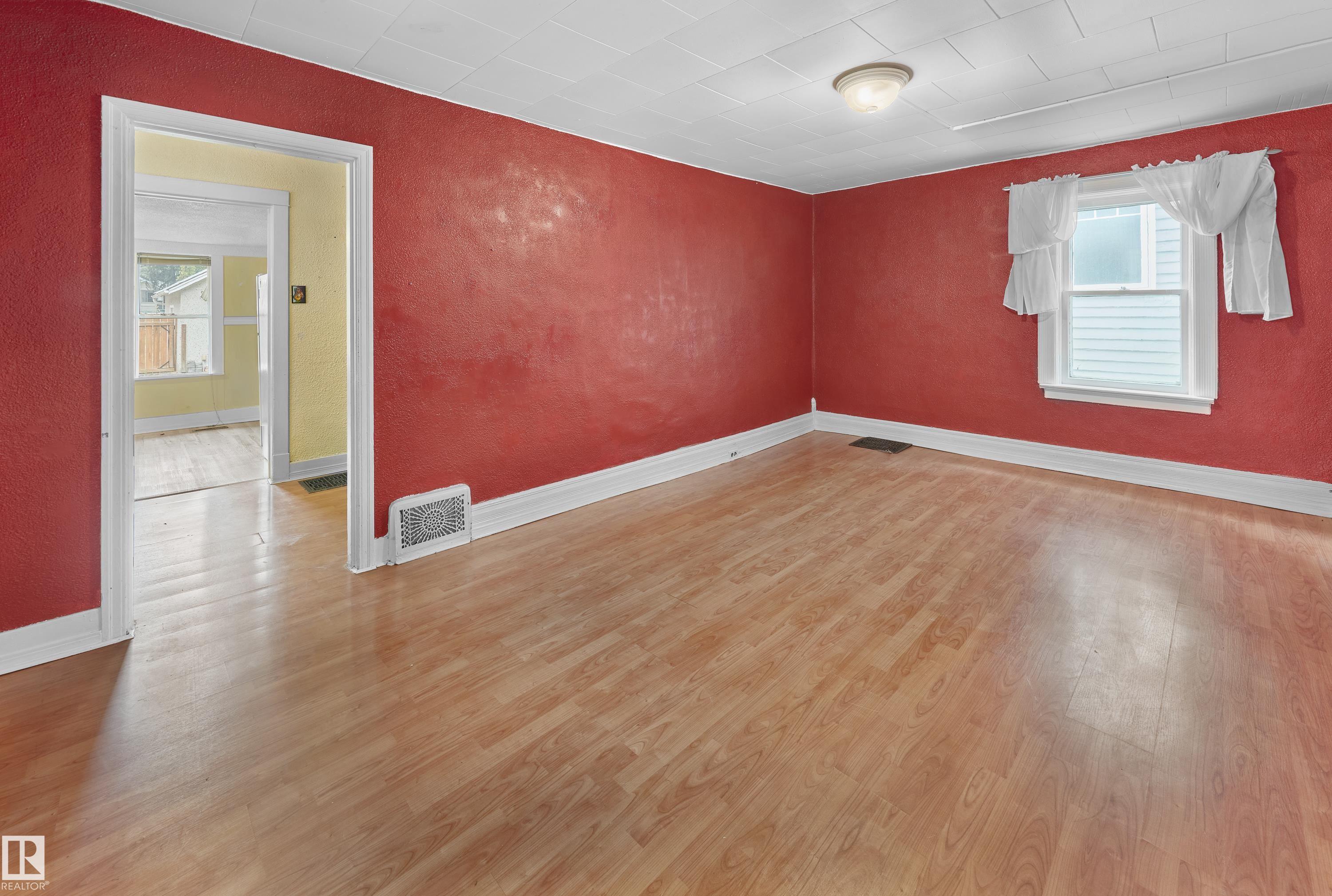 Photo 13 at 11038 84 Avenue NW, Garneau, Edmonton