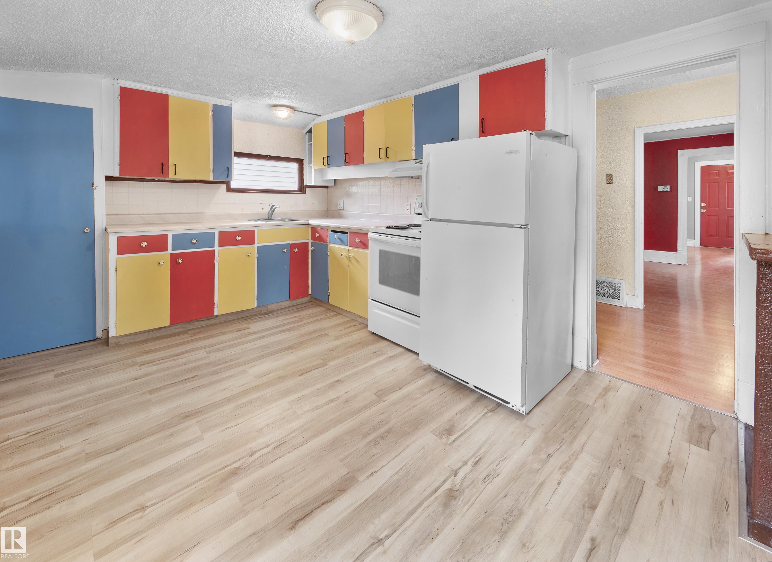 Photo 14 at 11038 84 Avenue NW, Garneau, Edmonton