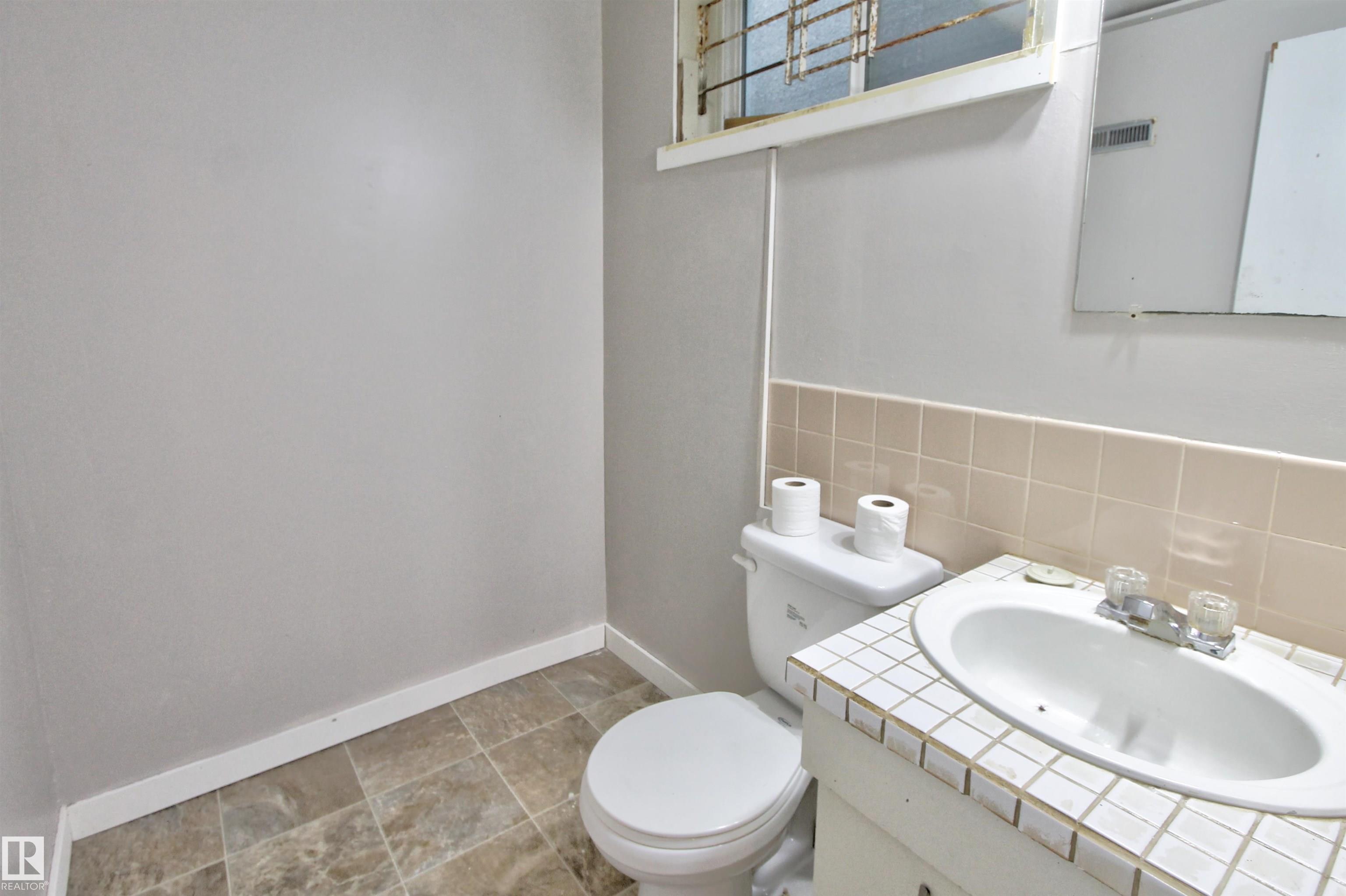 Photo 17 at 11338 85 Street NW, Parkdale, Edmonton