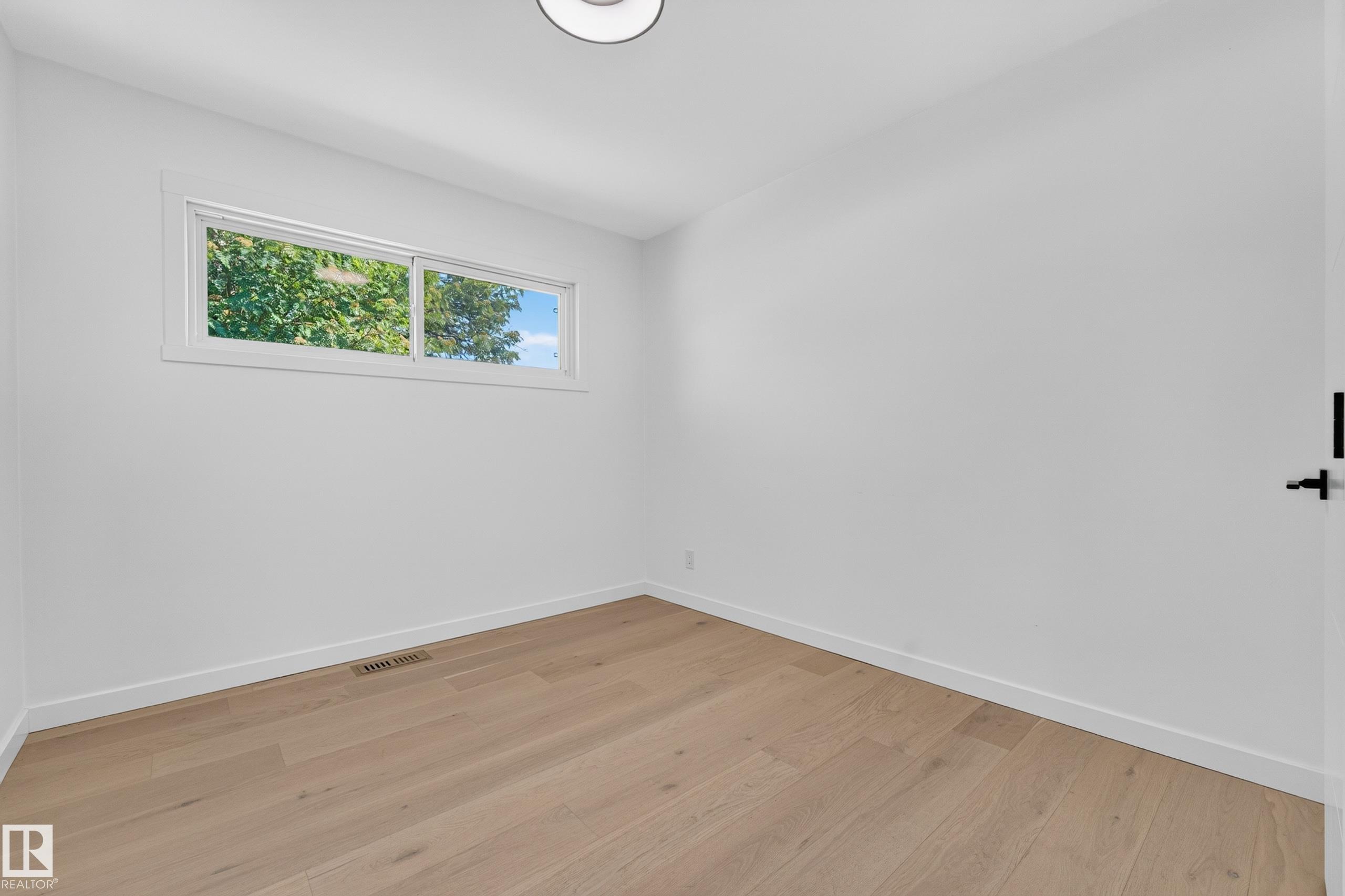 Photo 24 at 6011 93a Avenue NW, Ottewell, Edmonton