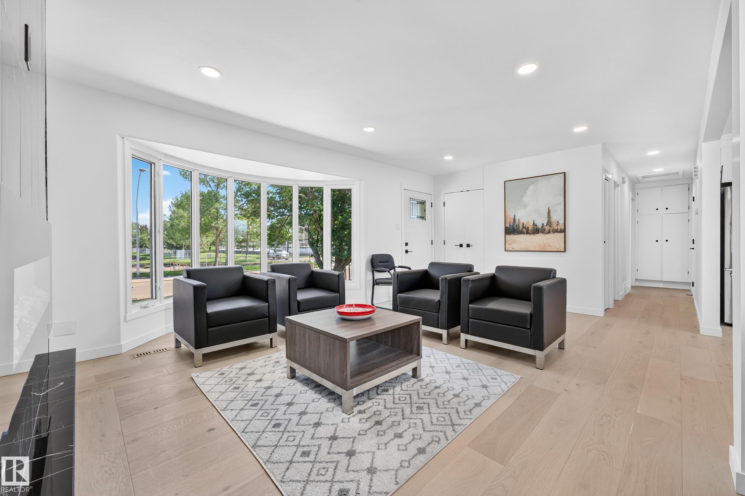 Photo 8 at 6011 93a Avenue NW, Ottewell, Edmonton