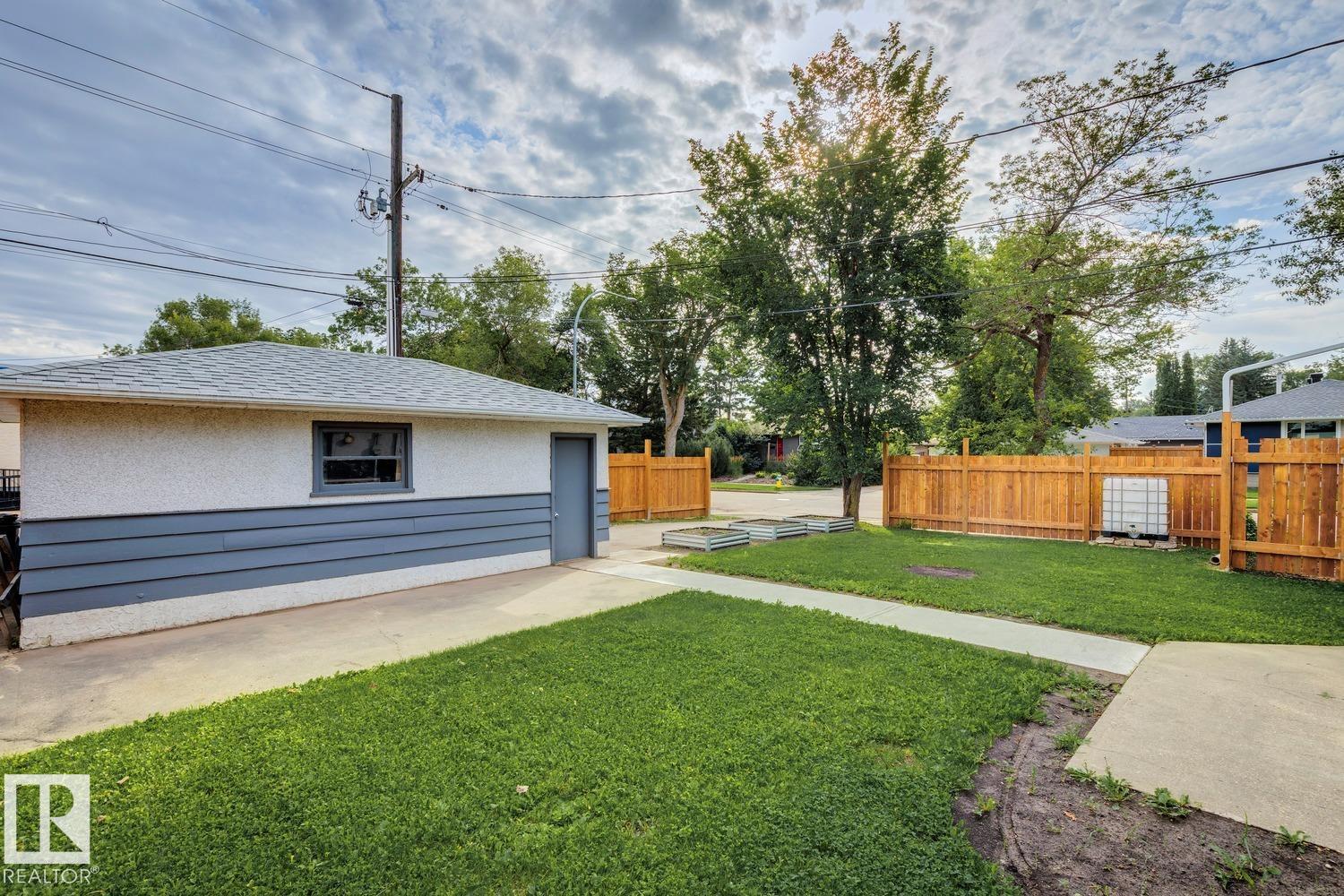 Listing photo thumbnail