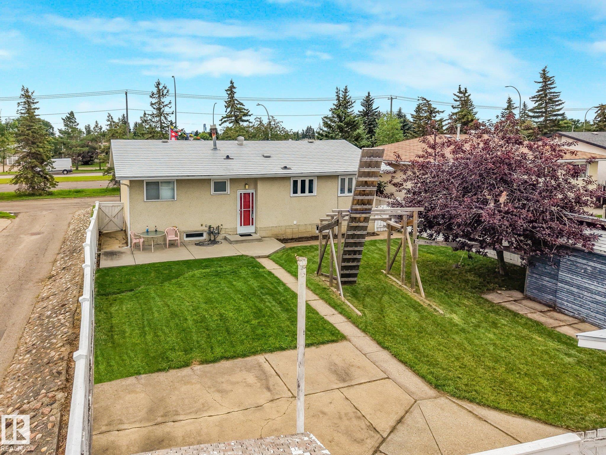 Listing photo thumbnail