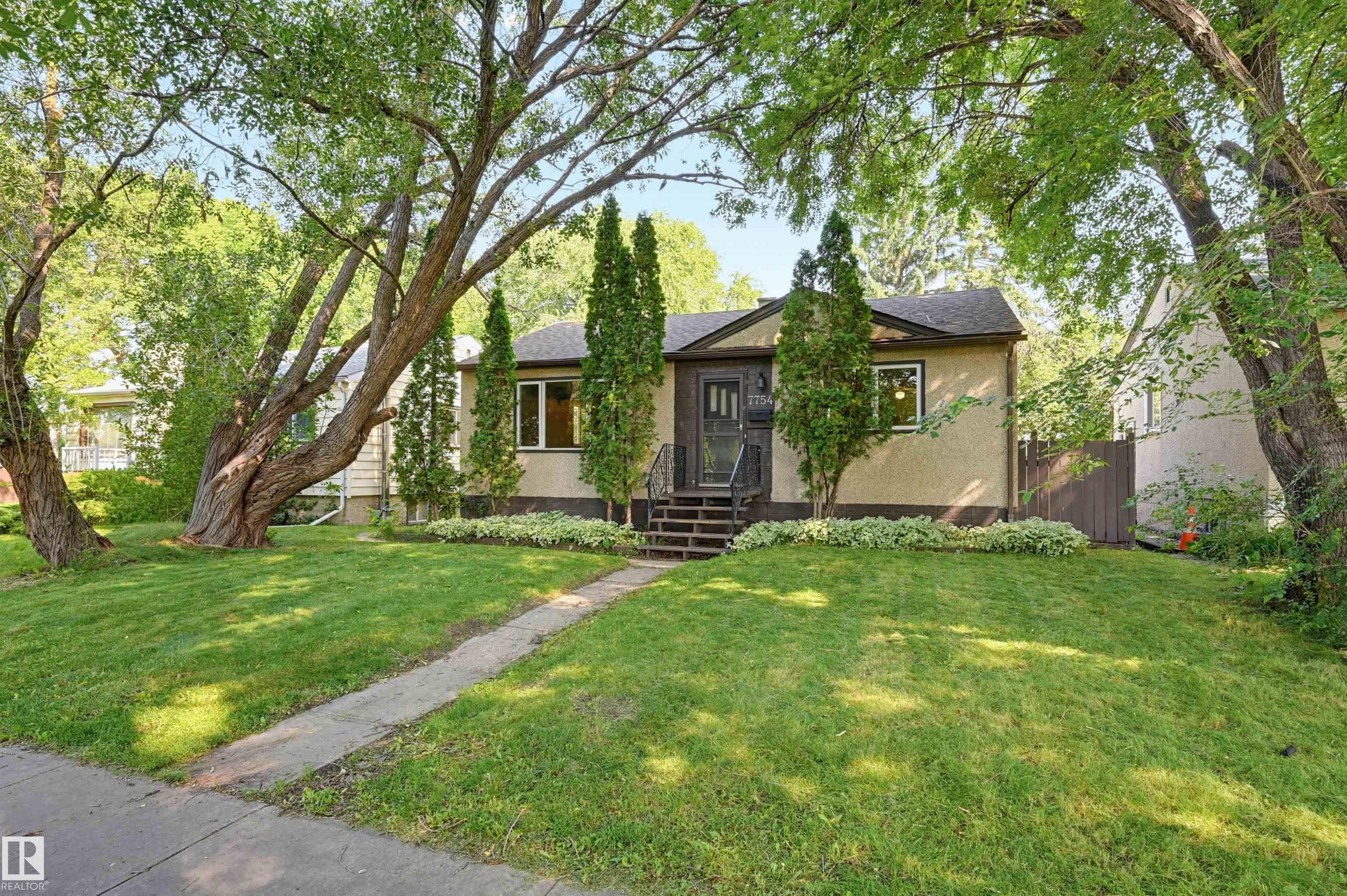 King Edward Park bungalow 4 bedroom + 2 bathroom with great potential. Upstairs has hardwood flooring, 2 bedrooms + 4 piece bathroom and downstairs 2 bedrooms and a 3 piece bathroom.  Upstairs has vinyl windows.  The oversized 25ft x 25ft detached garage is a great asset to the property. This home is on a 532 sq.ft. lot (44x130FT).  King Edward Park is a top notch neighbourhood with lots of amenities.  SHINGLES were done a few months ago by Roof-EX.