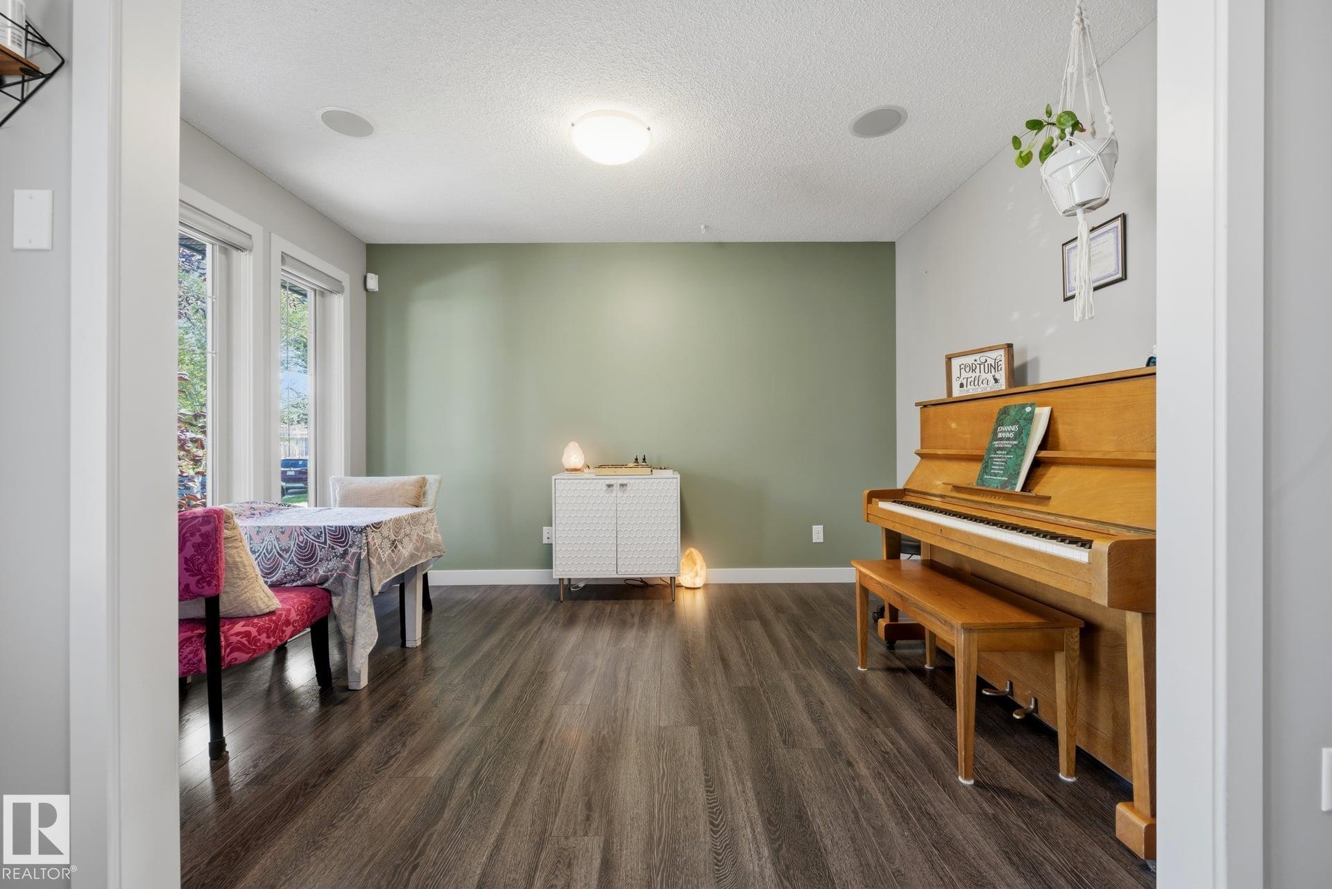 Listing photo thumbnail