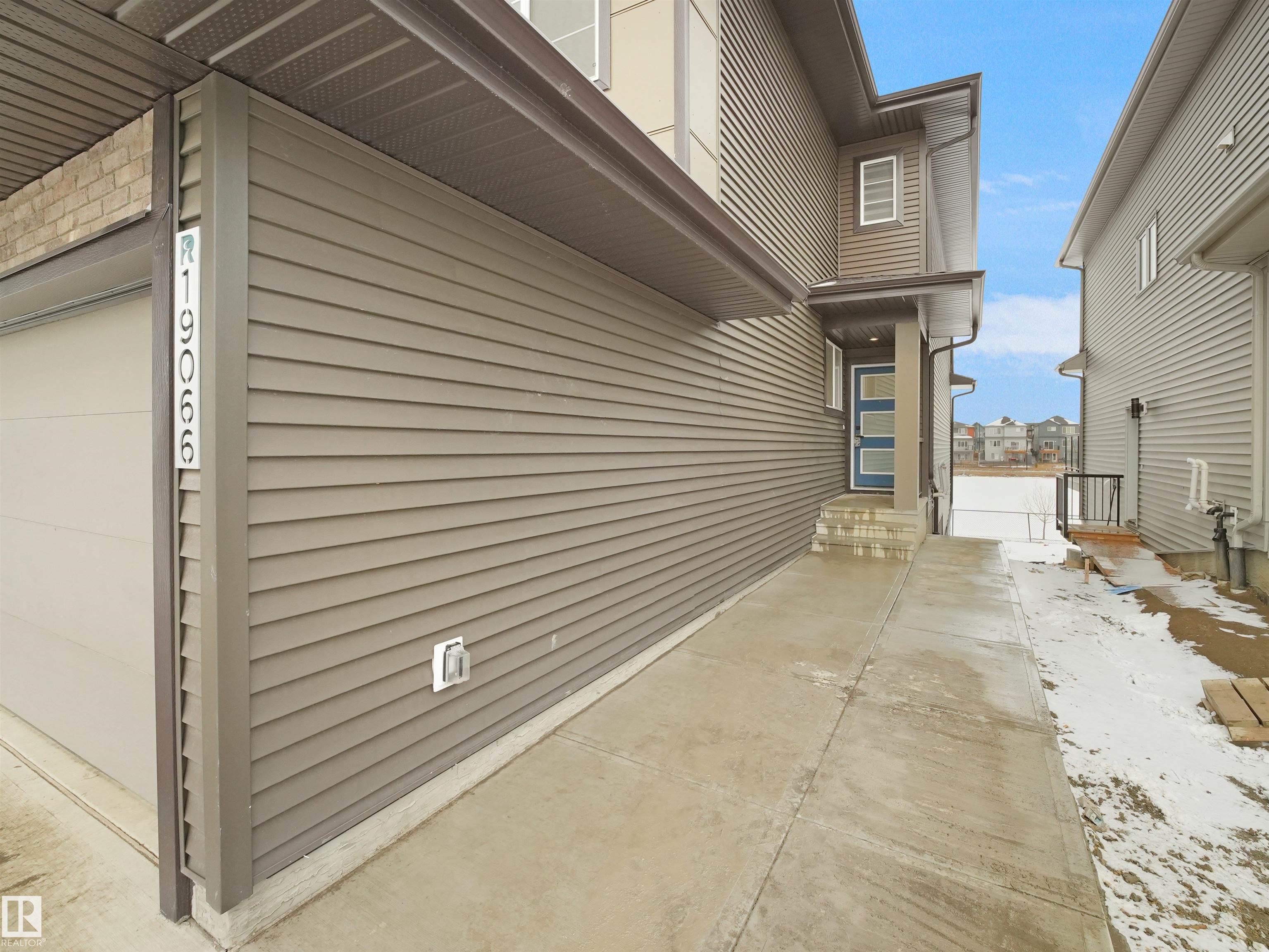 Listing photo thumbnail