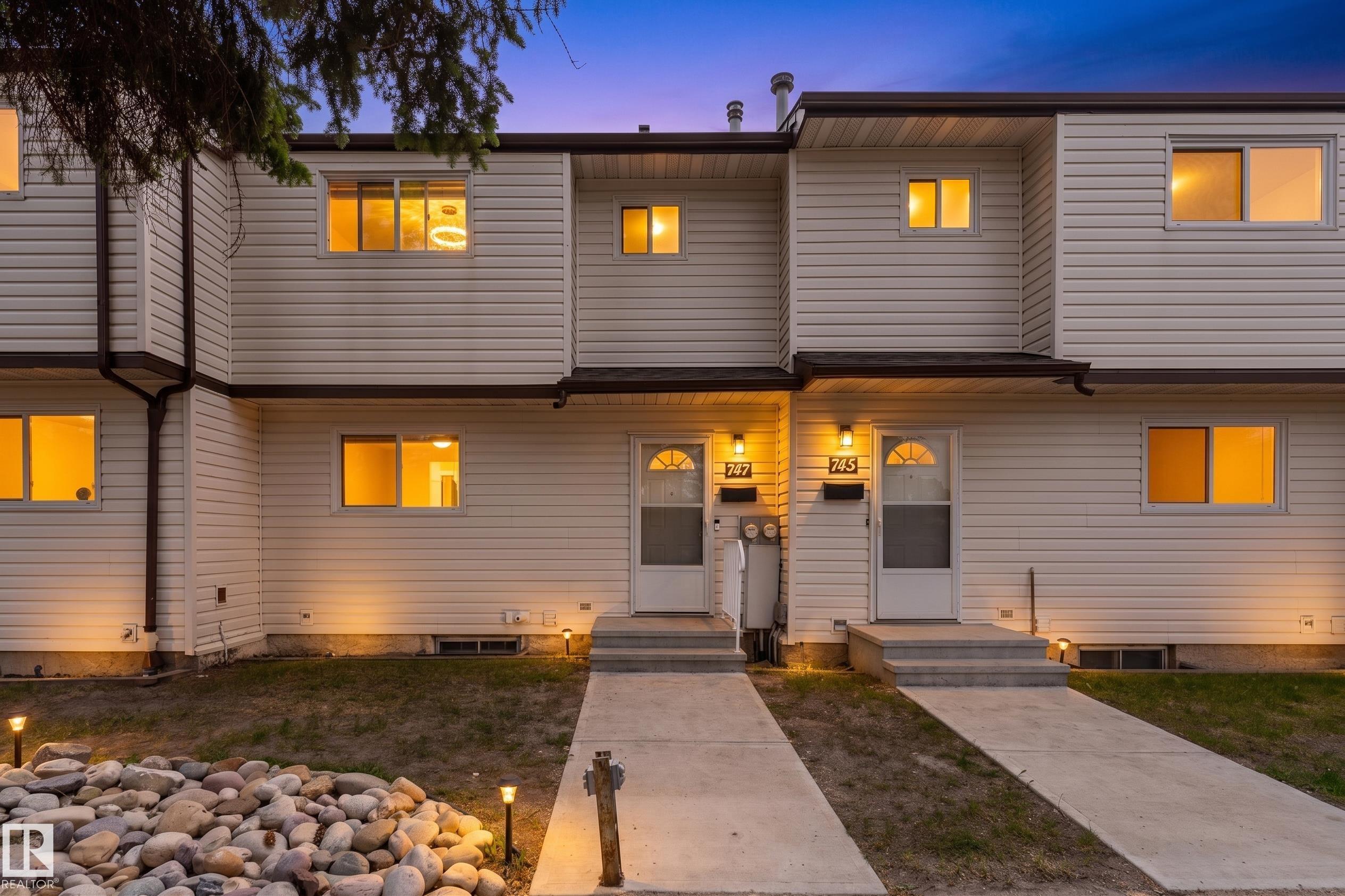 747 CLAREVIEW RD NW, Edmonton, AB T5A 3S6