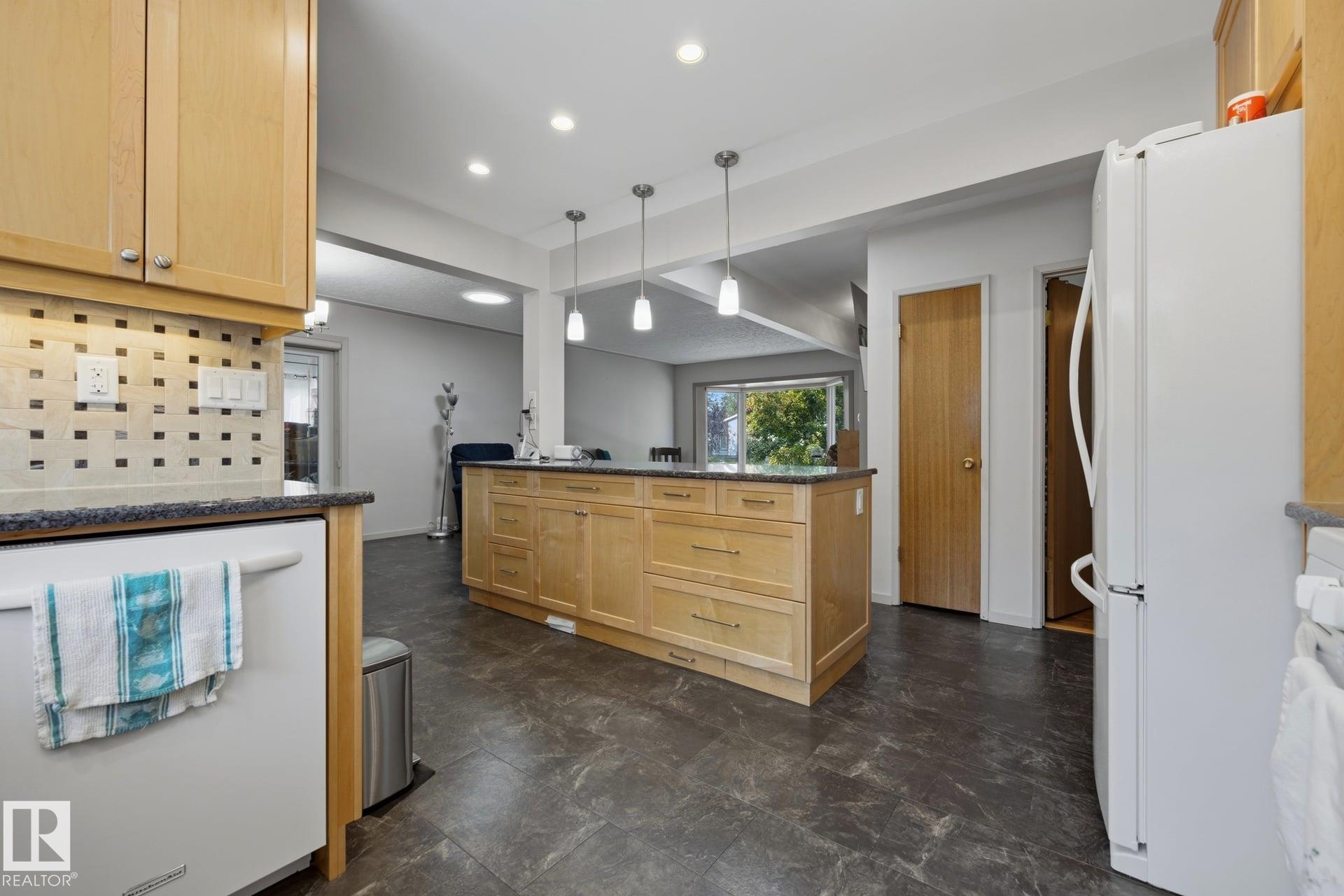 Photo 31 at 9503 54 Street NW, Ottewell, Edmonton