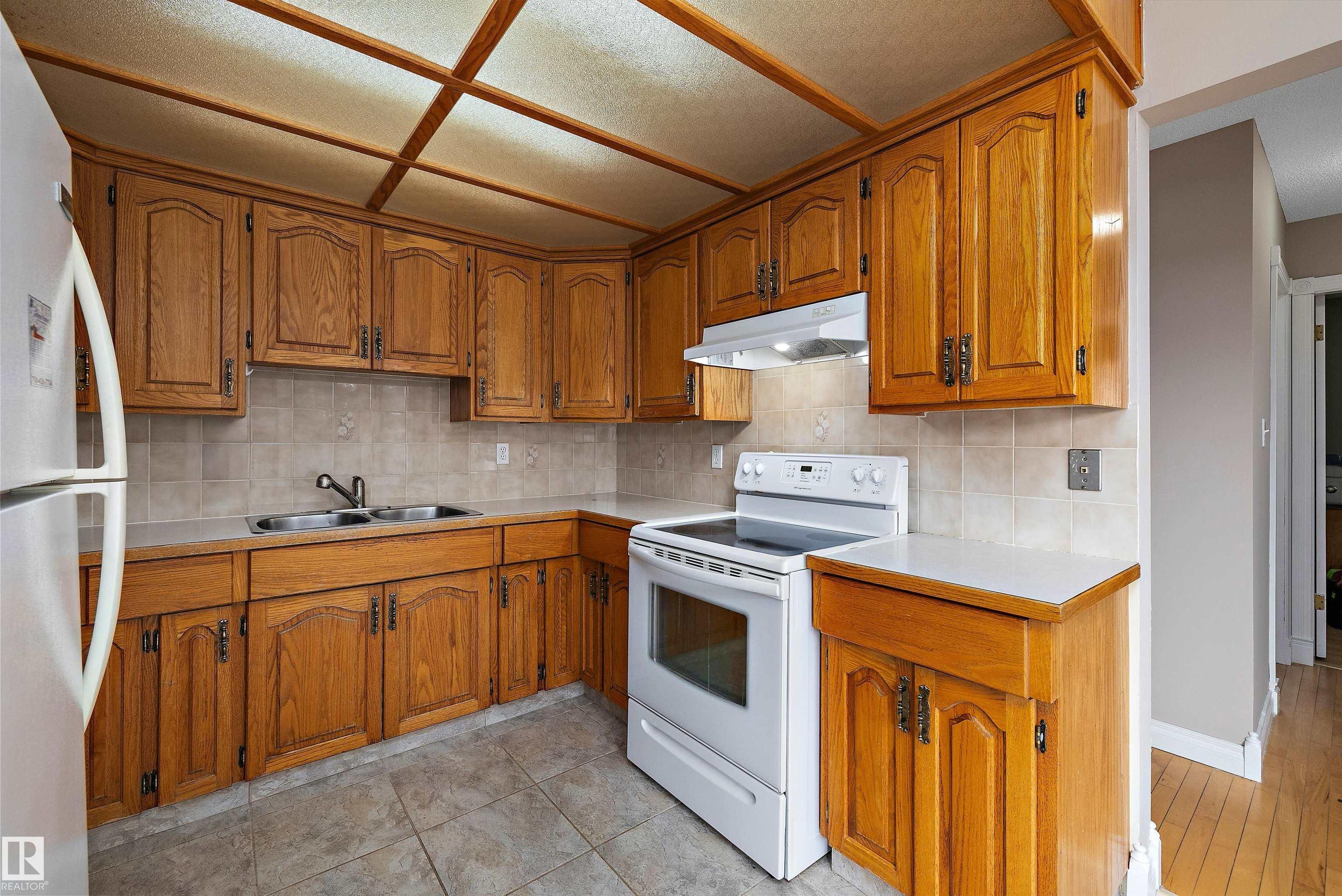 Photo 11 at 3511 73 Street NW, Lee Ridge, Edmonton
