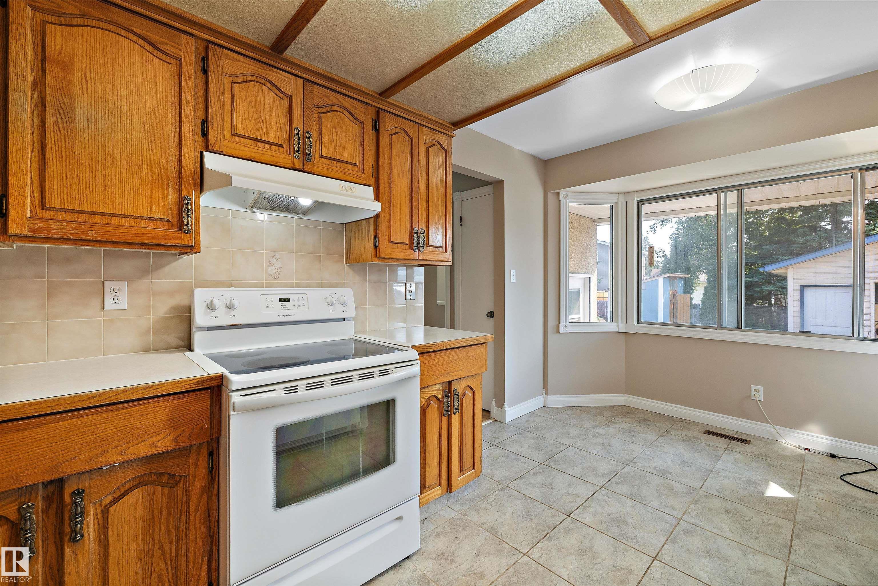 Photo 12 at 3511 73 Street NW, Lee Ridge, Edmonton