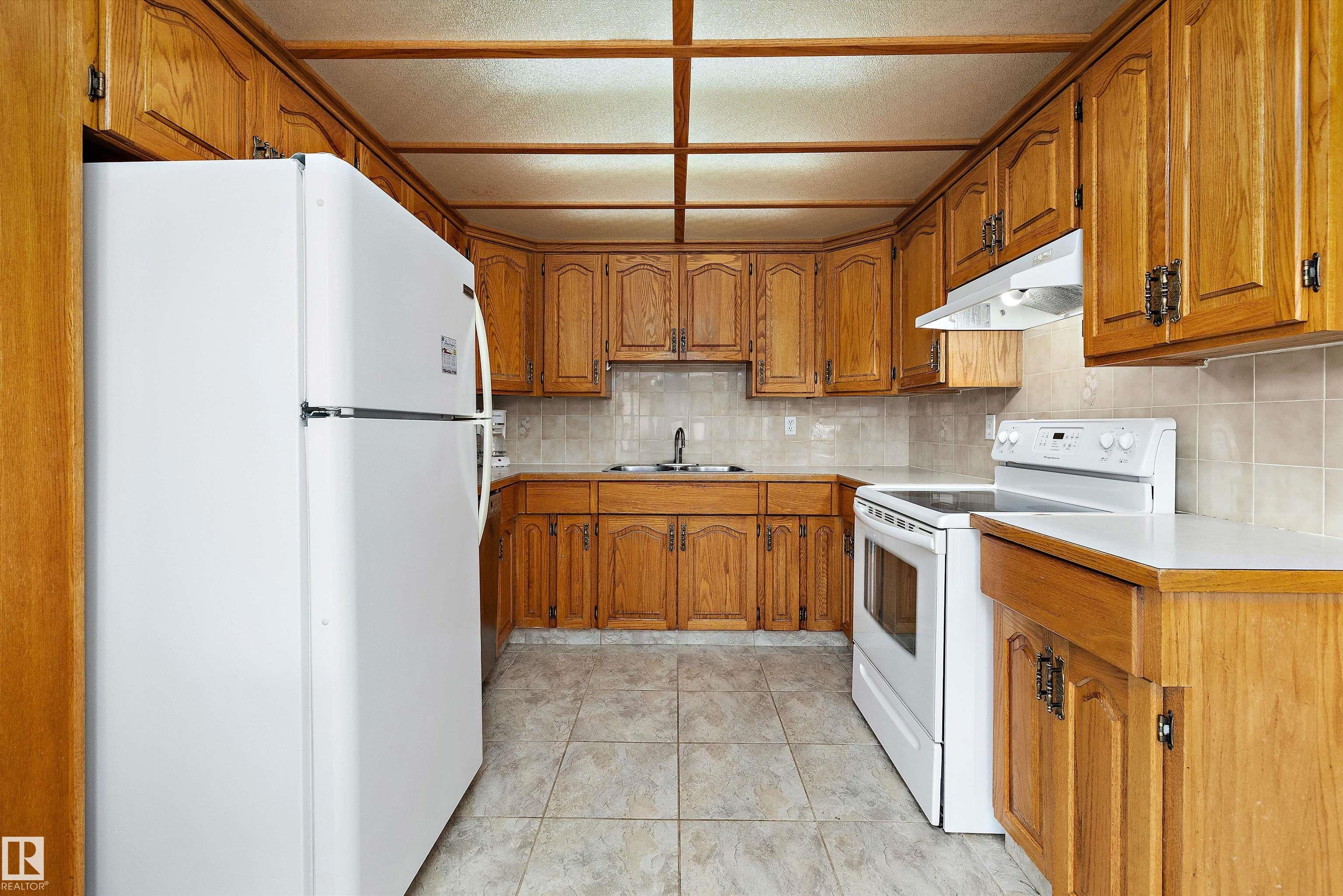 Photo 10 at 3511 73 Street NW, Lee Ridge, Edmonton