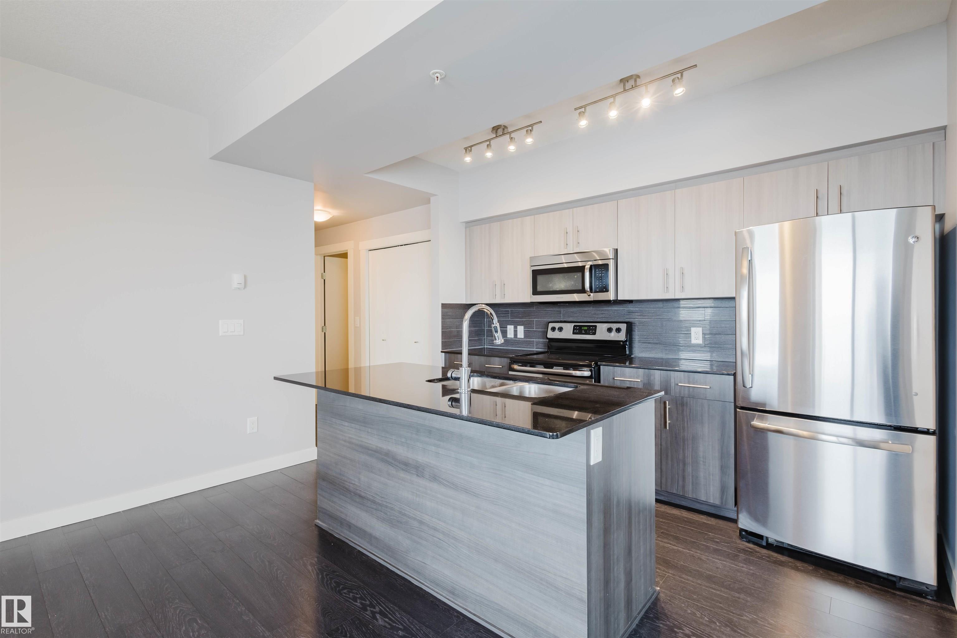 2207 - 10226 104 Street NW, Downtown, Edmonton